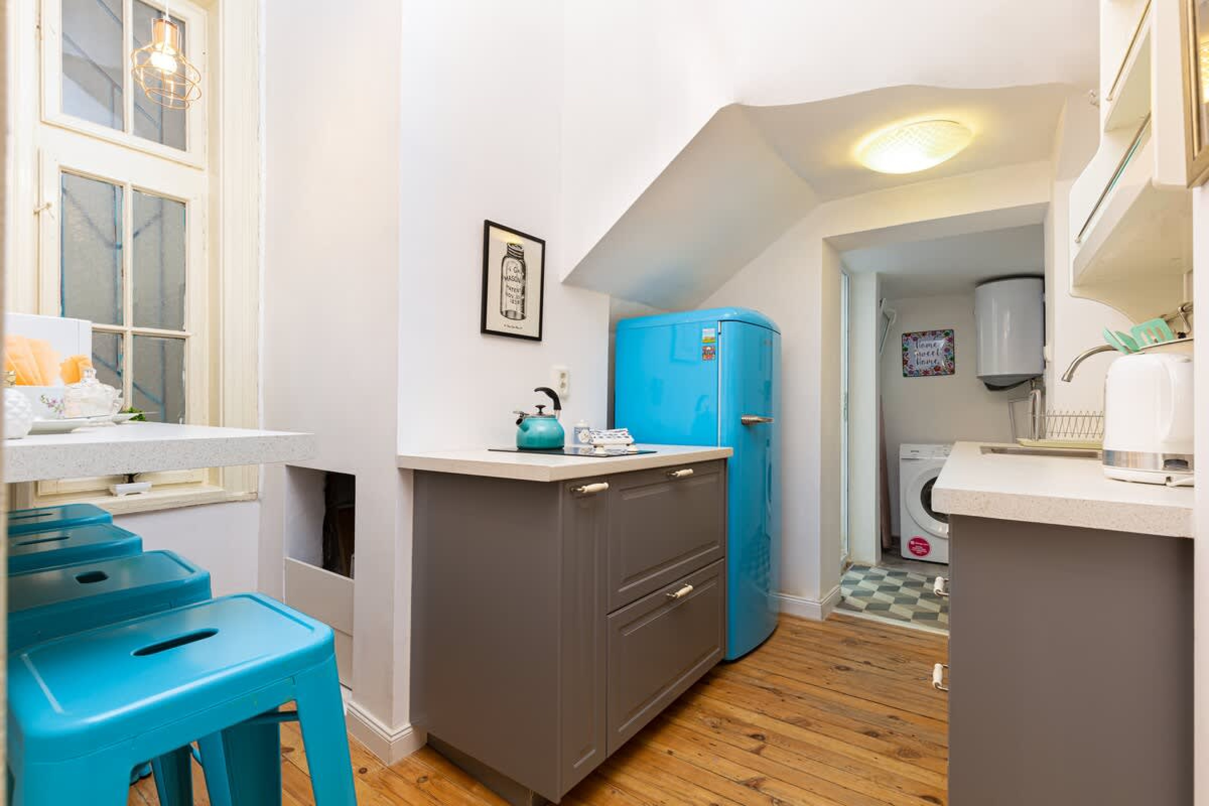 The Old Town Vintage 2-Bedroom Jewel - Photo 11