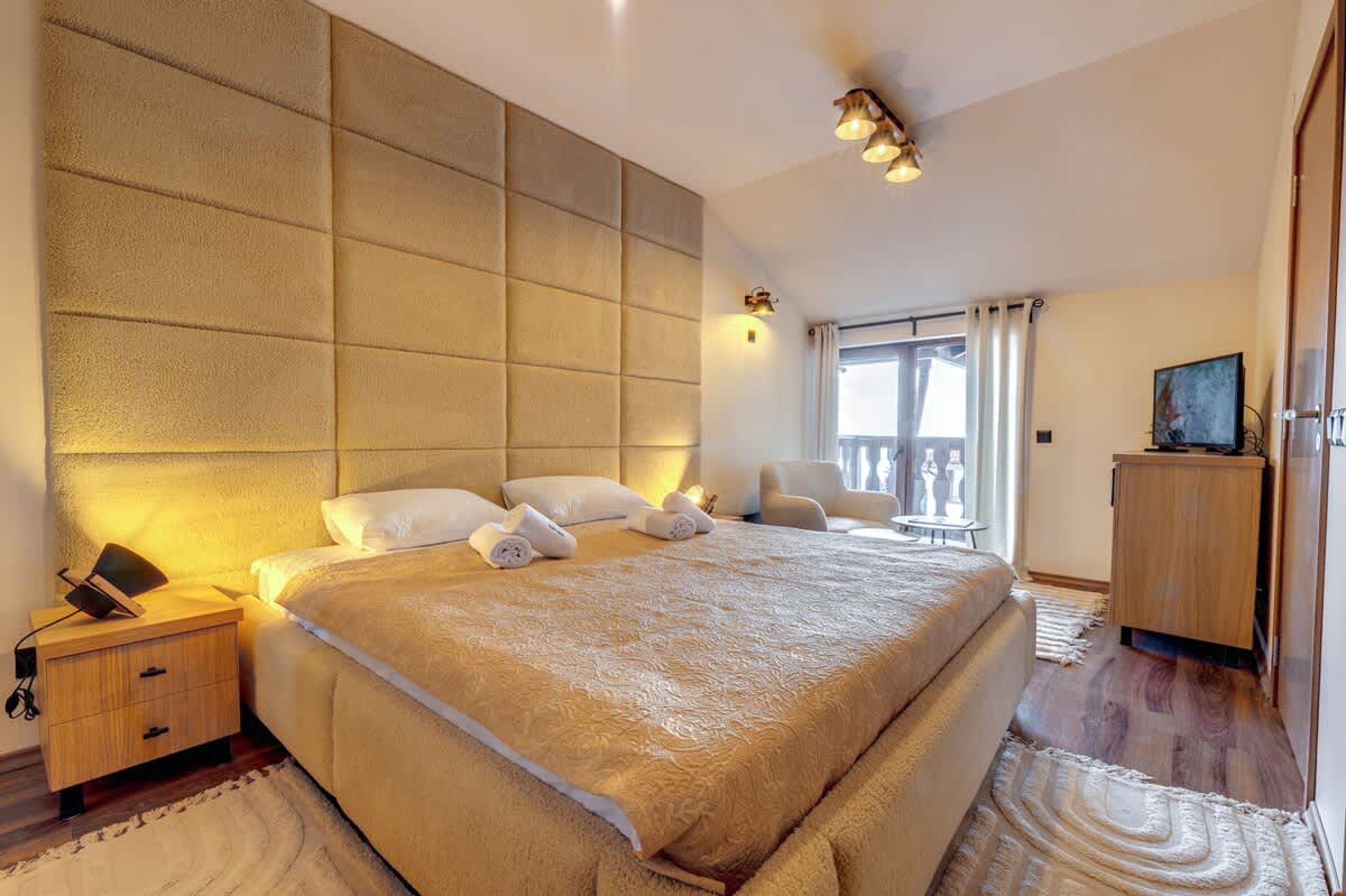 Scoutaround White Logo