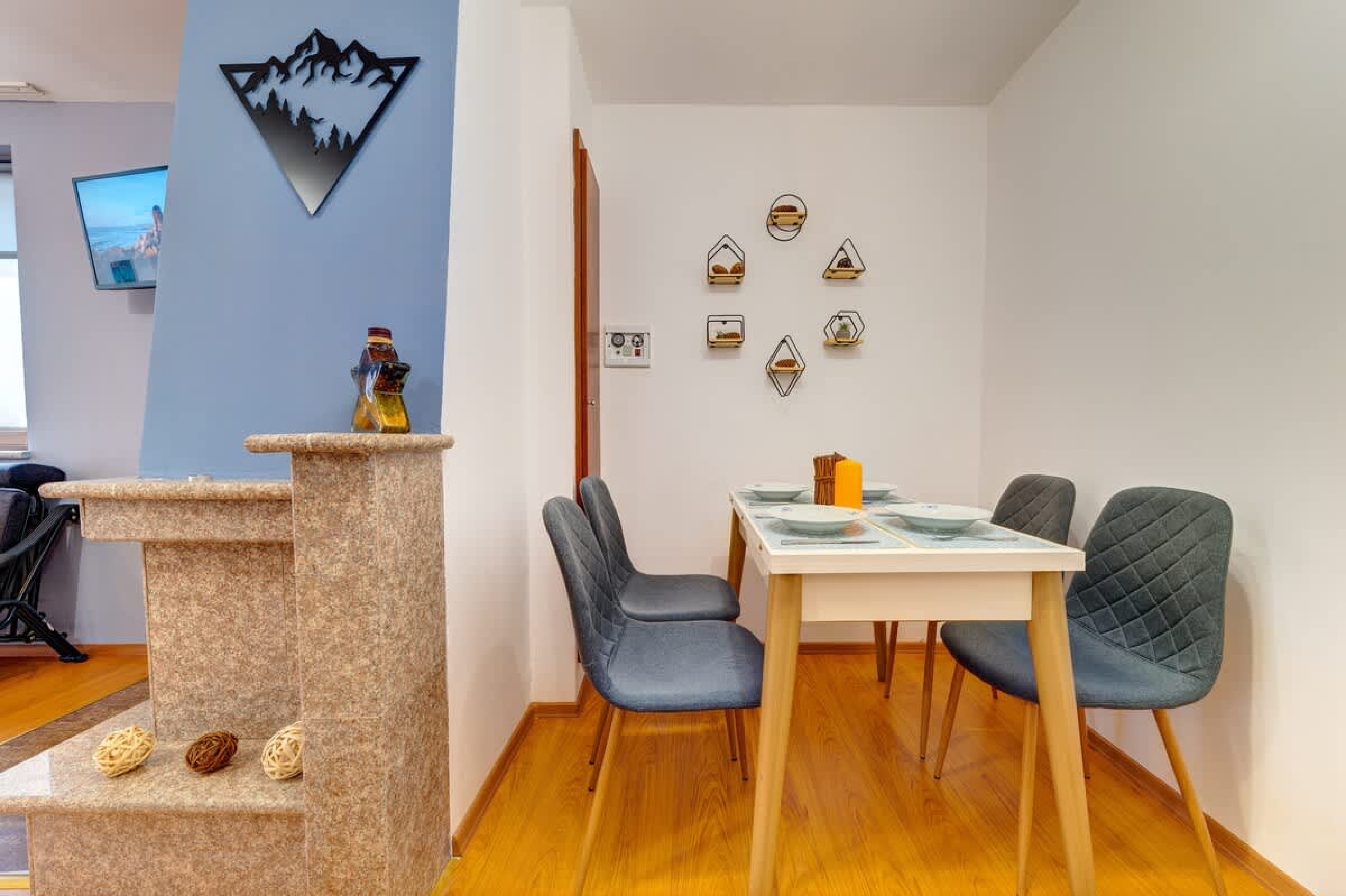 Scoutaround White Logo