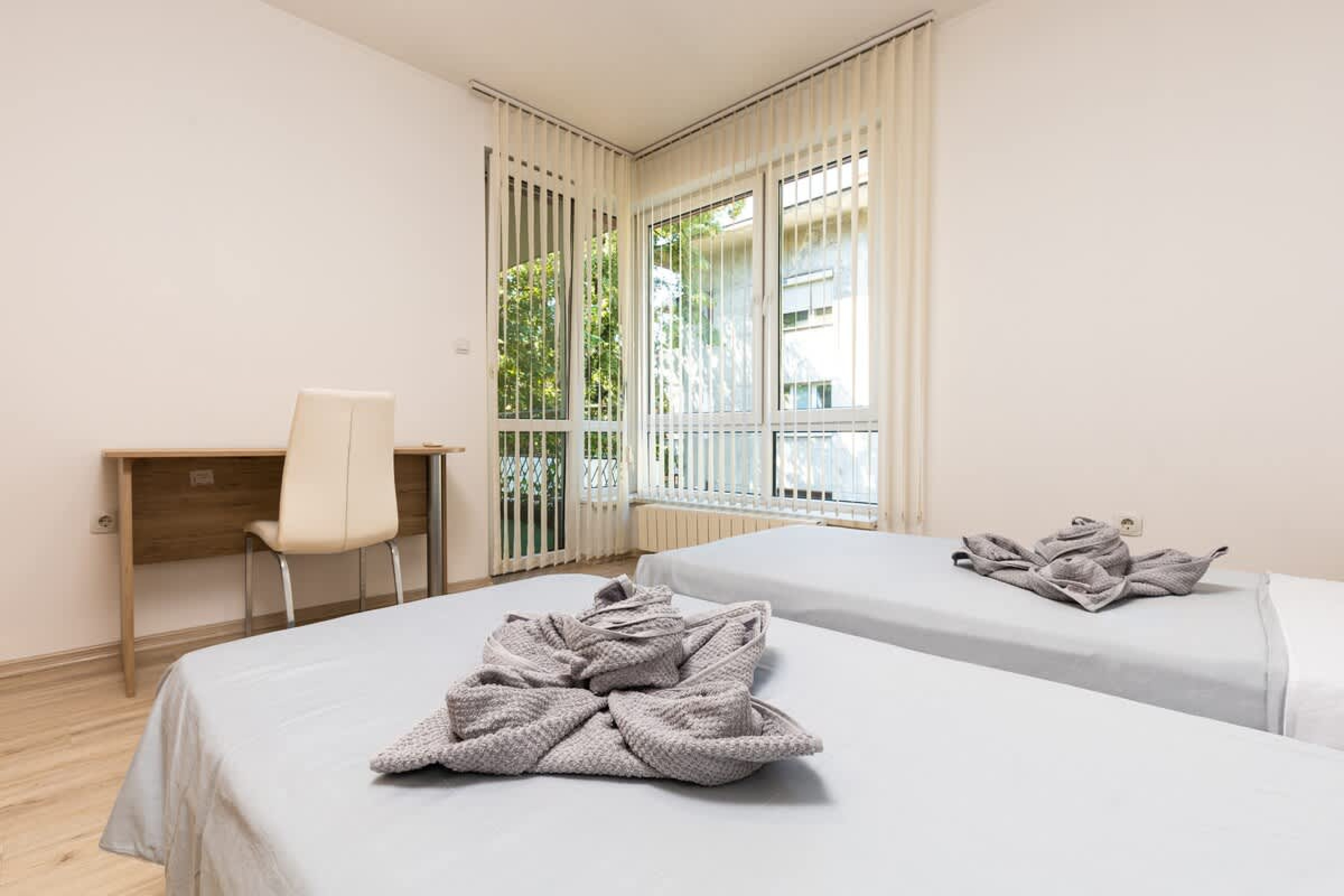 Stylish 2BD Apartment with a Nice Cozy Terrace - Photo 10