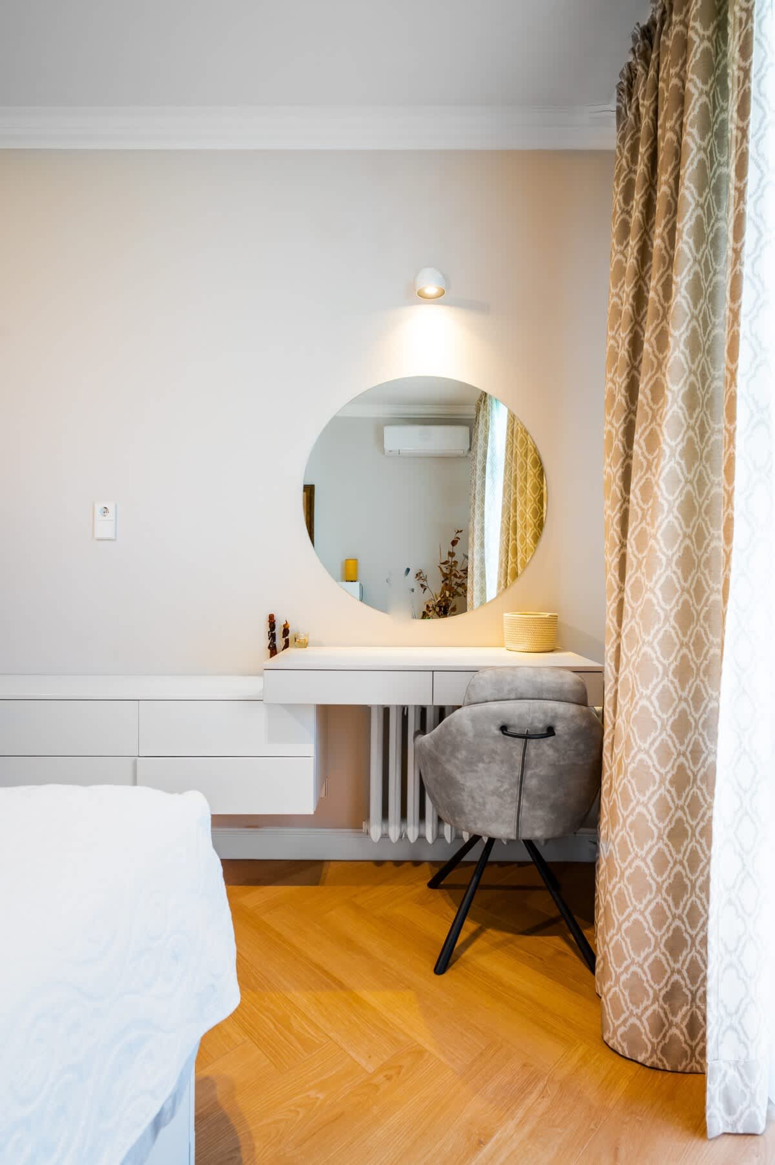 Scoutaround White Logo