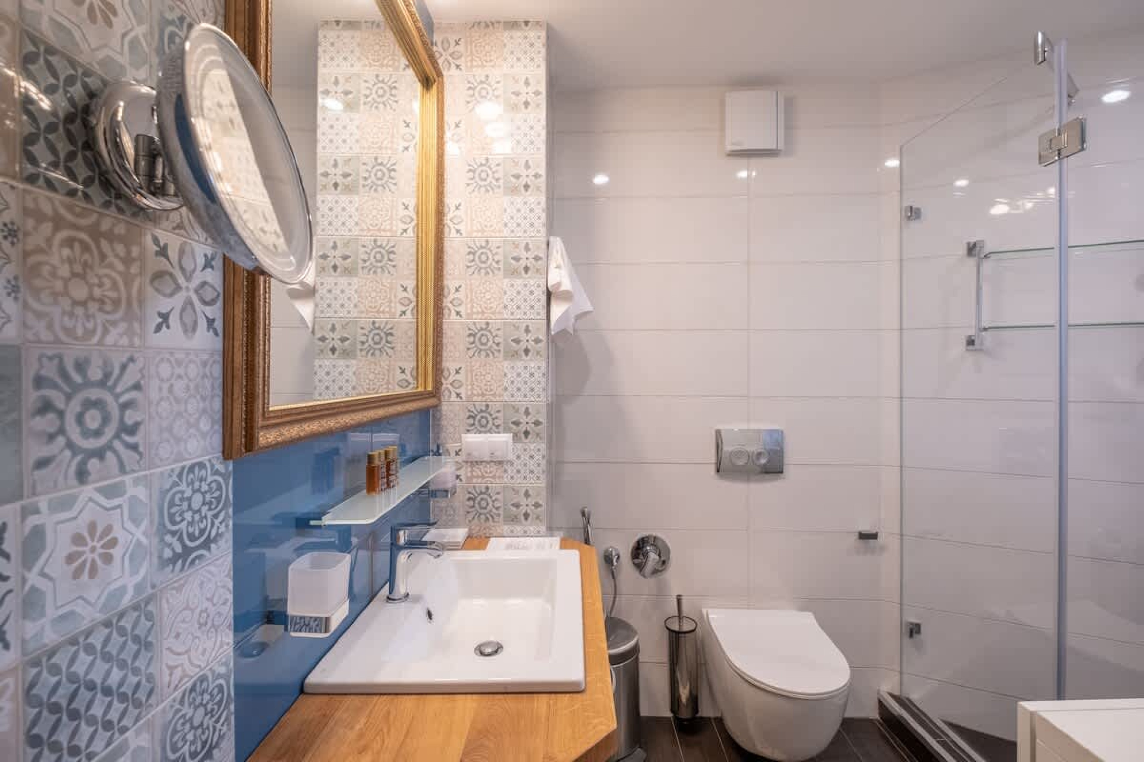 Scoutaround White Logo