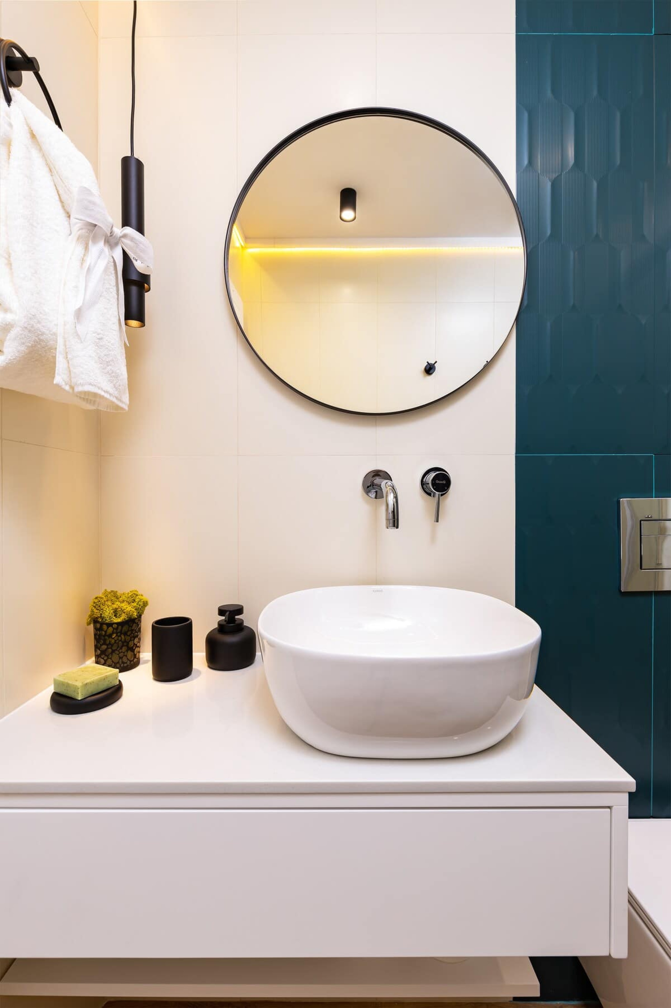 Scoutaround White Logo