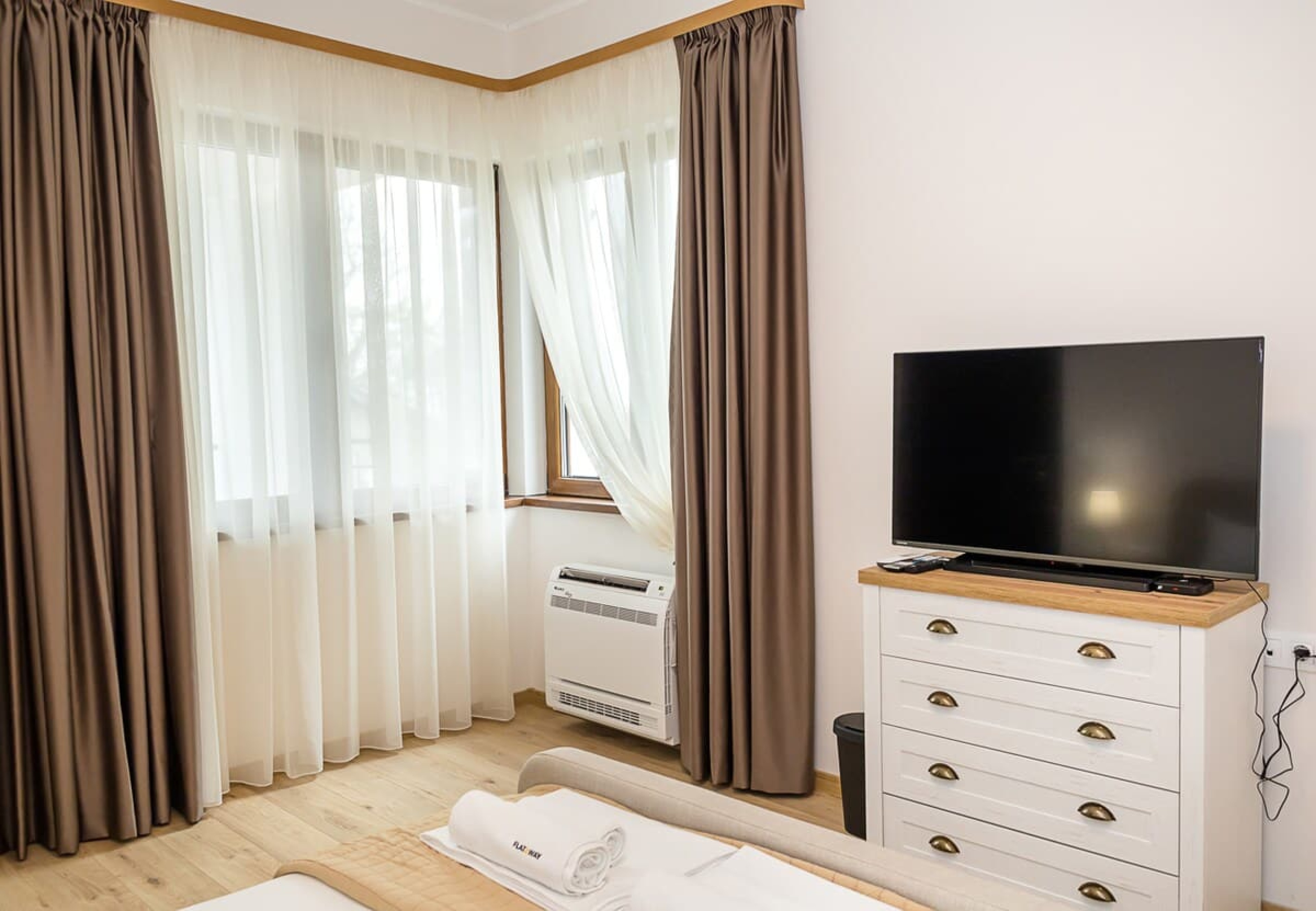 Scoutaround White Logo