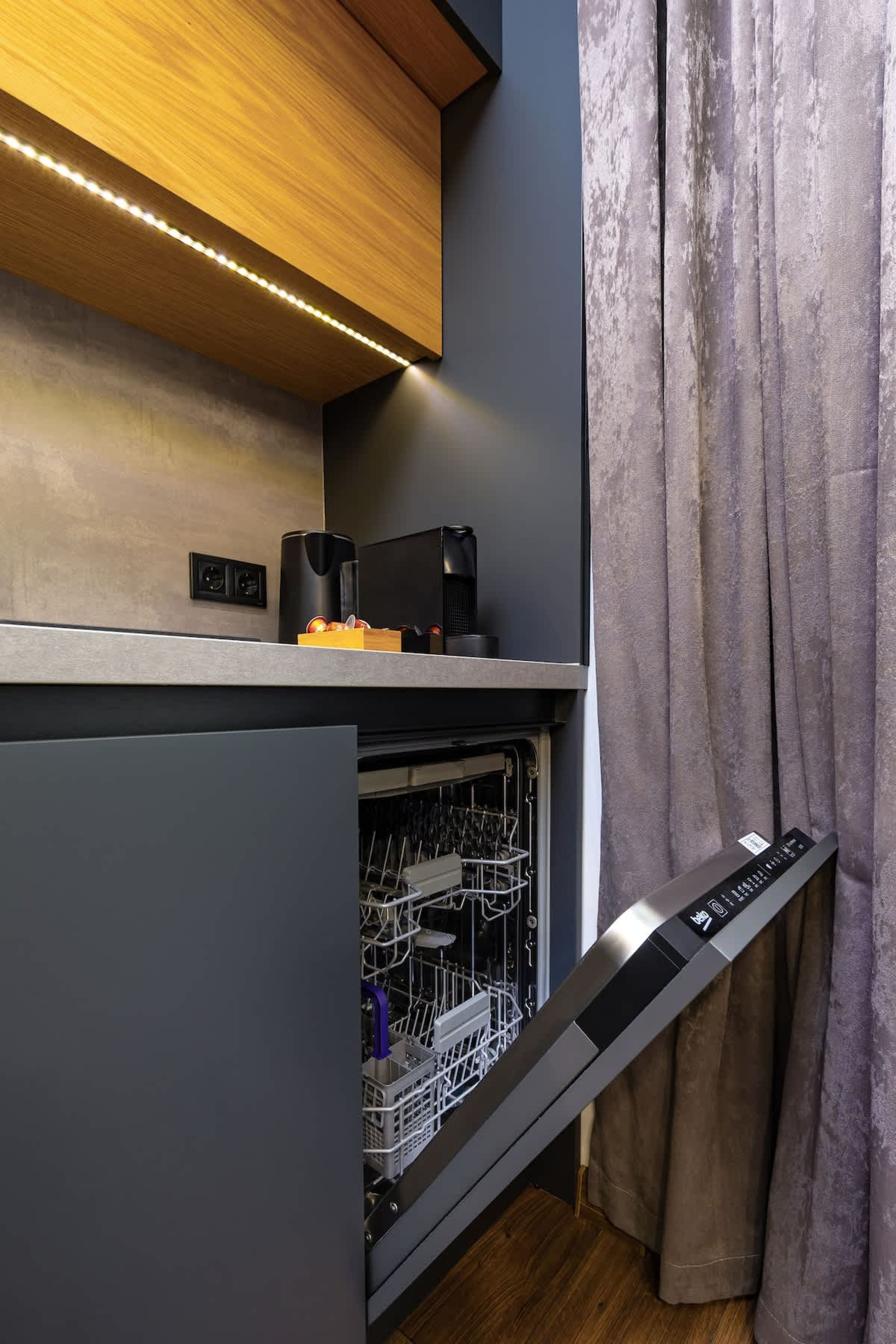 Scoutaround White Logo