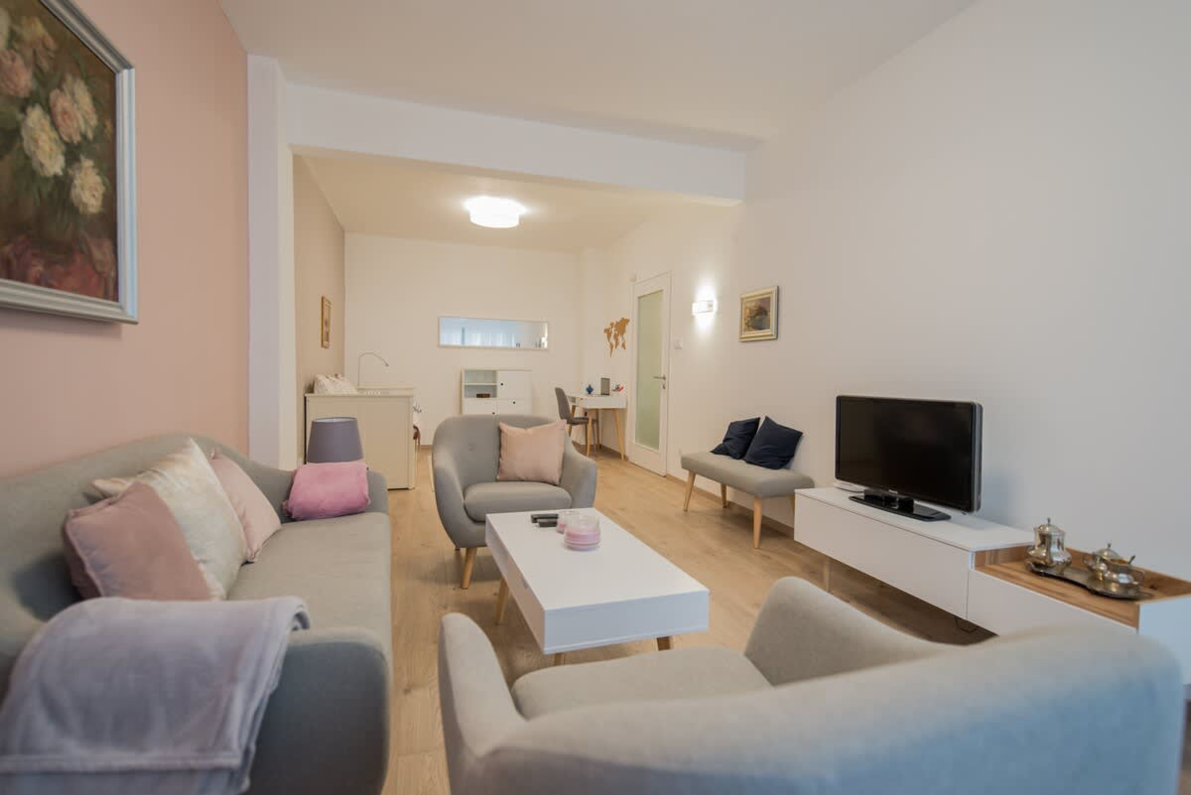 Scoutaround White Logo