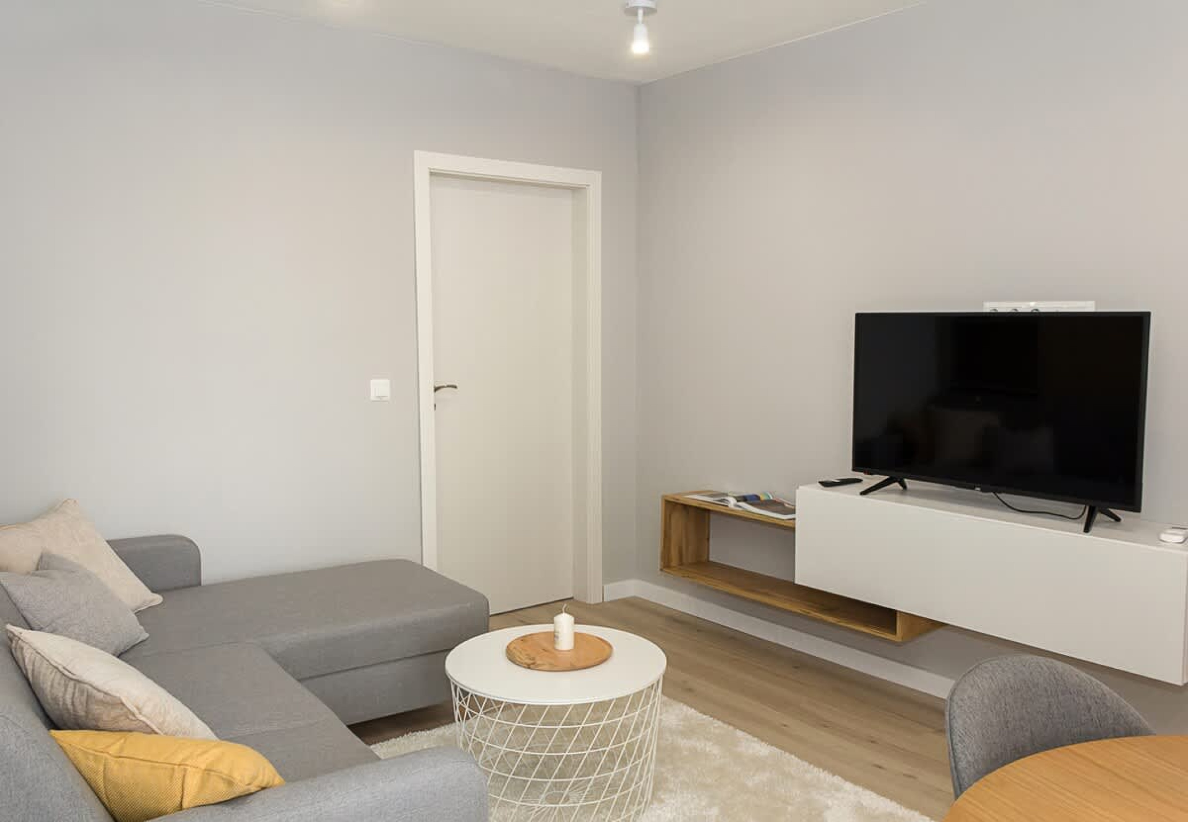 Scoutaround White Logo