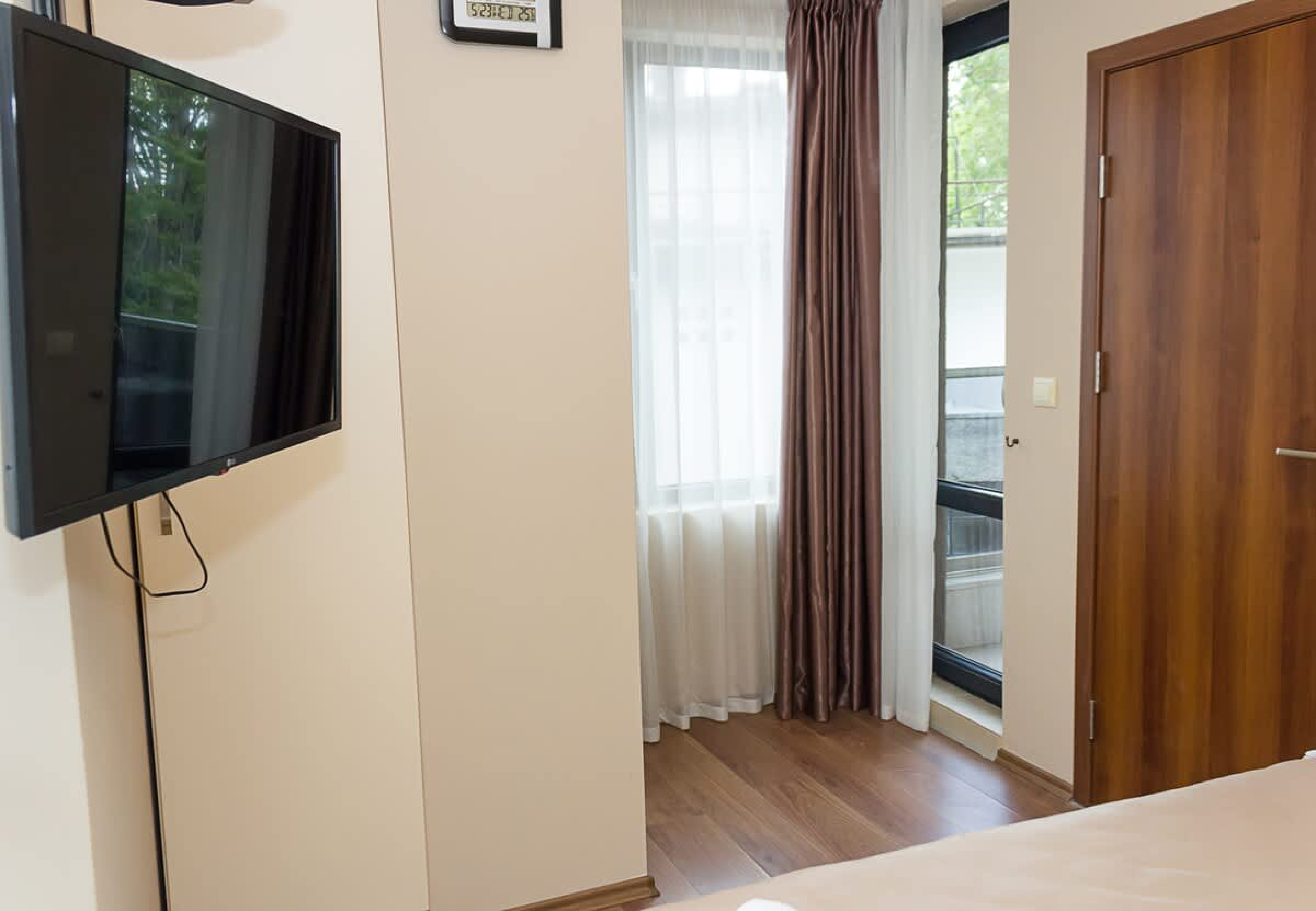 Scoutaround White Logo