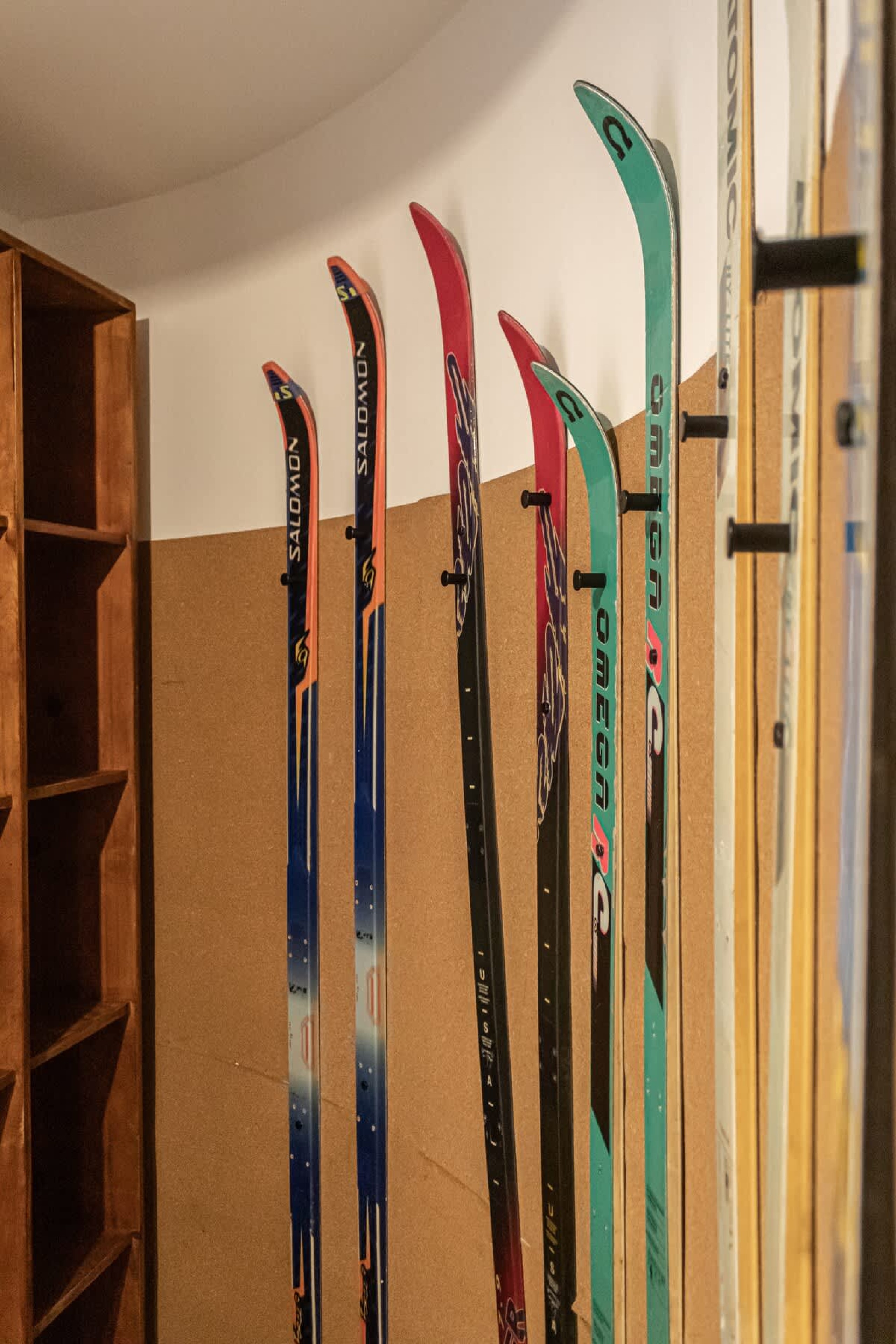 Scoutaround White Logo