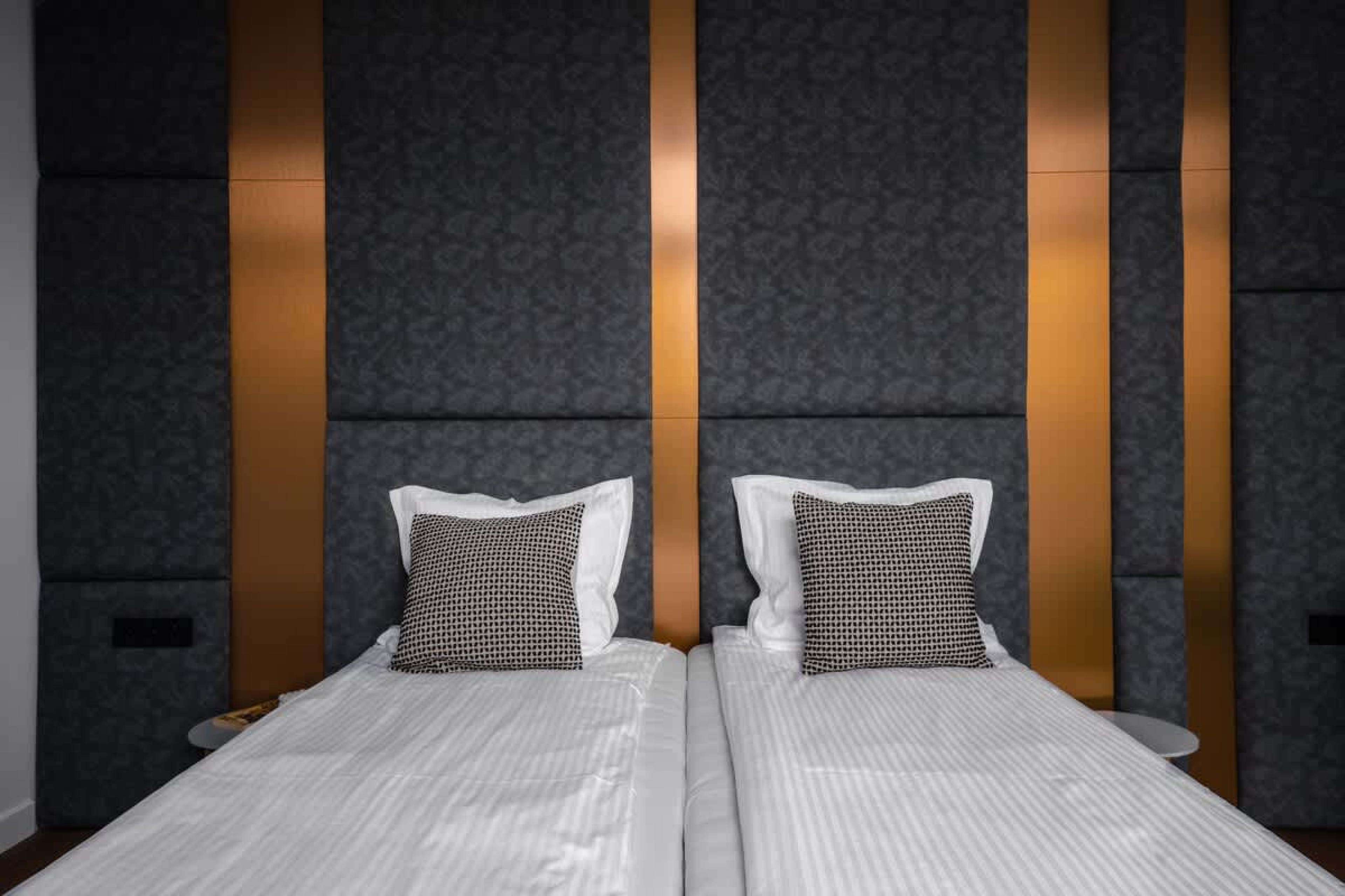 Scoutaround White Logo