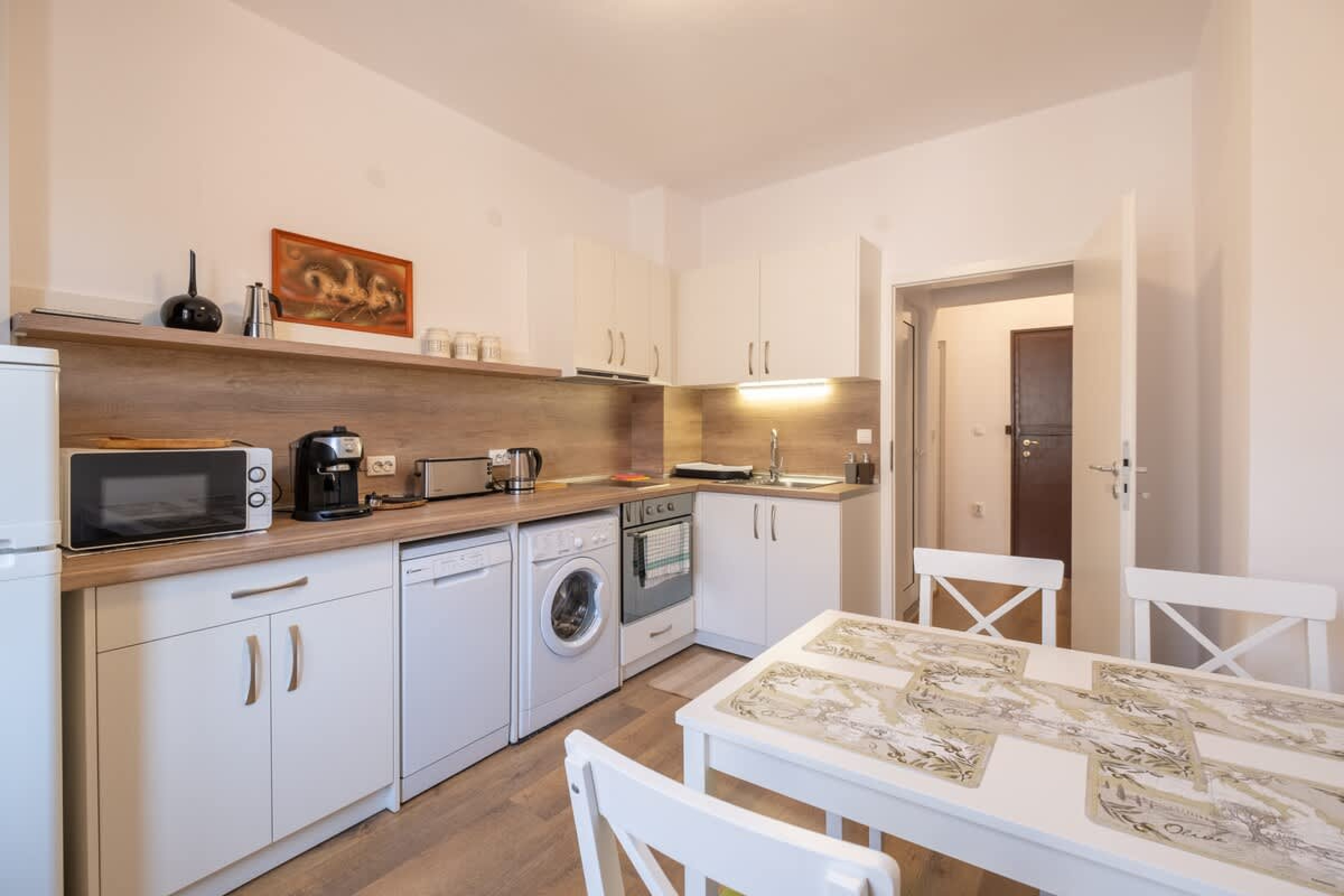 Peaceful downtown location - 2 bedroom apartment - Cover Photo