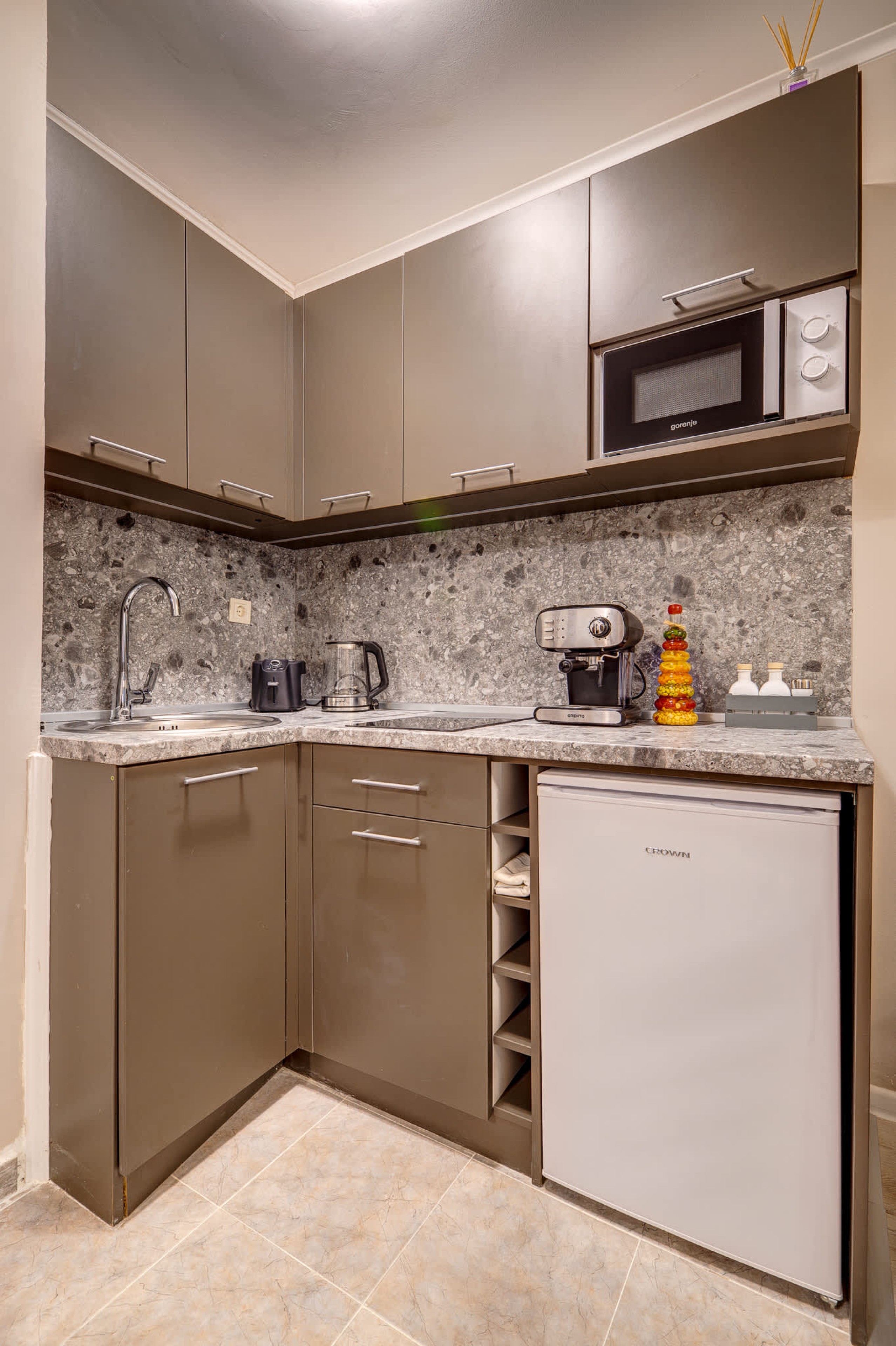 Scoutaround White Logo