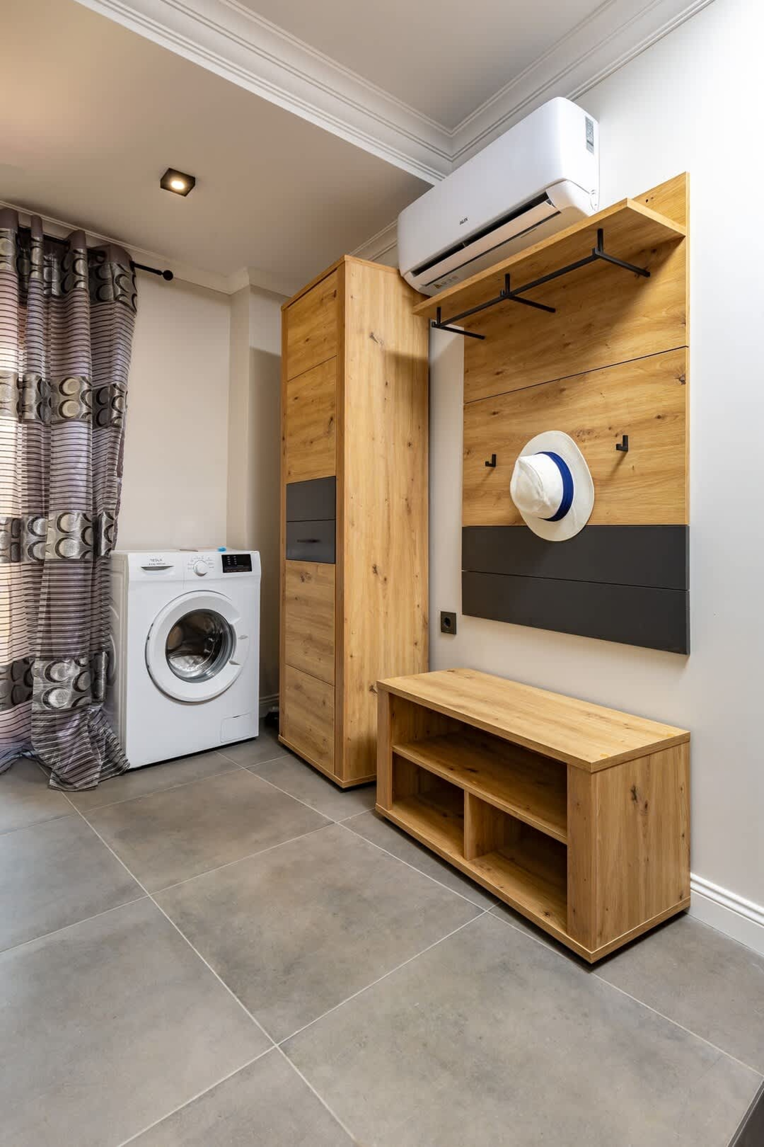 Scoutaround White Logo