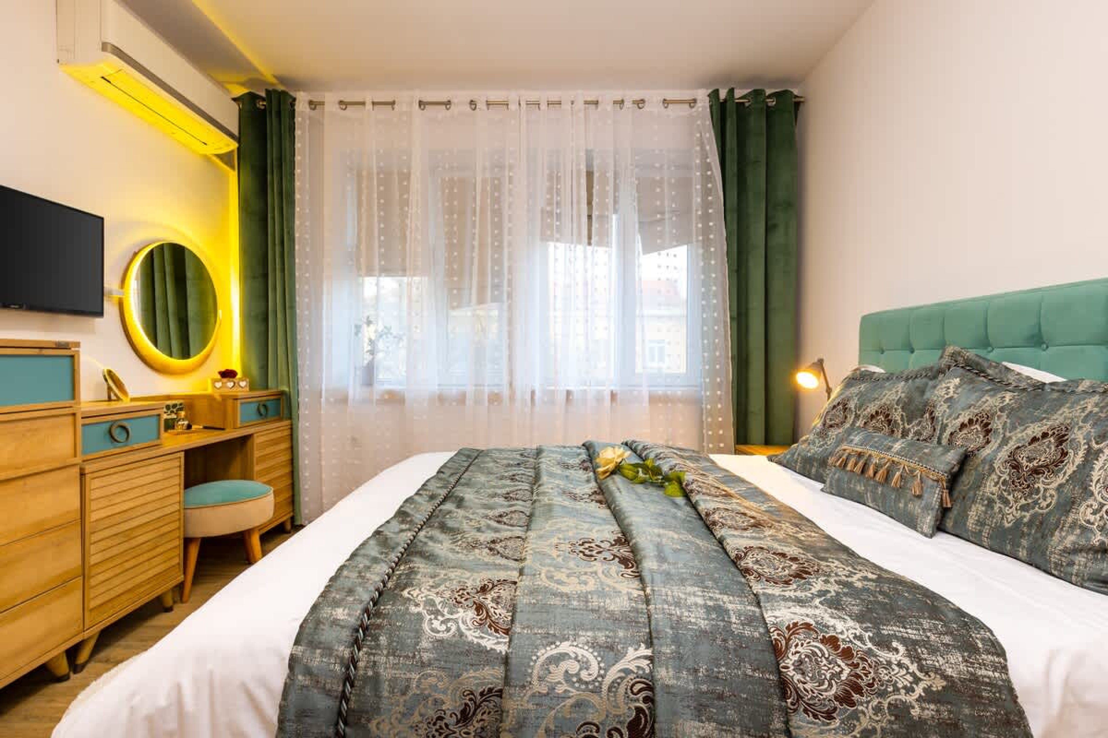 Scoutaround White Logo