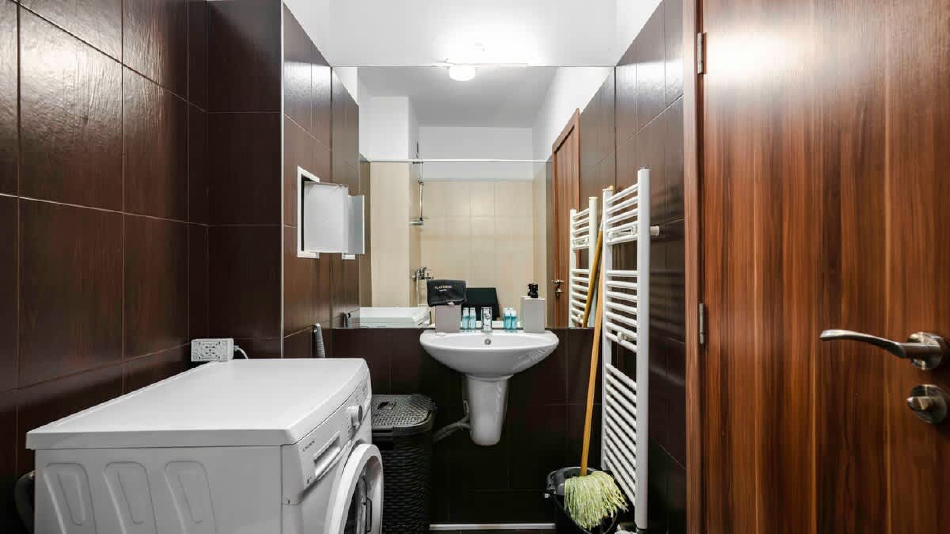 Scoutaround White Logo