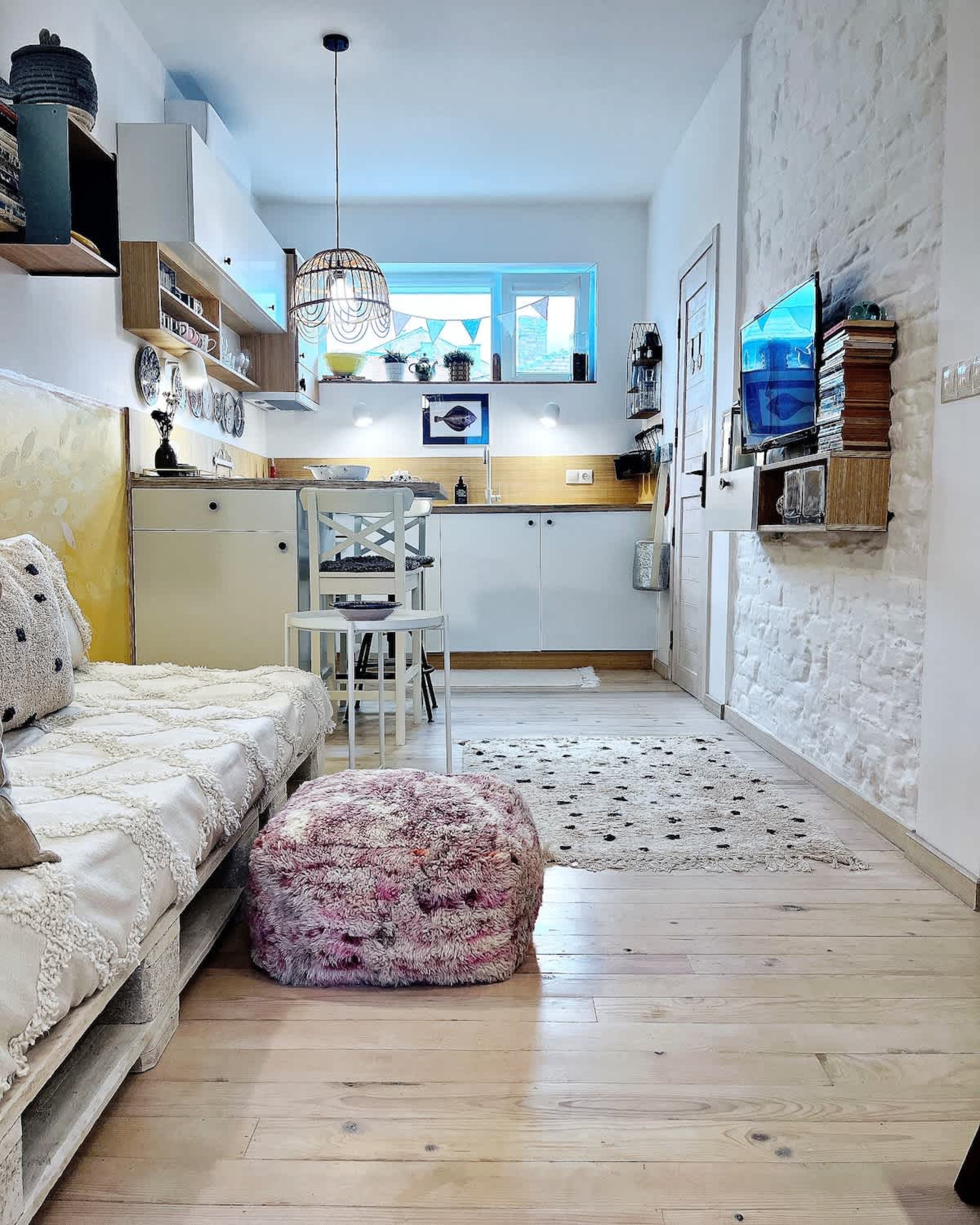 Scoutaround White Logo