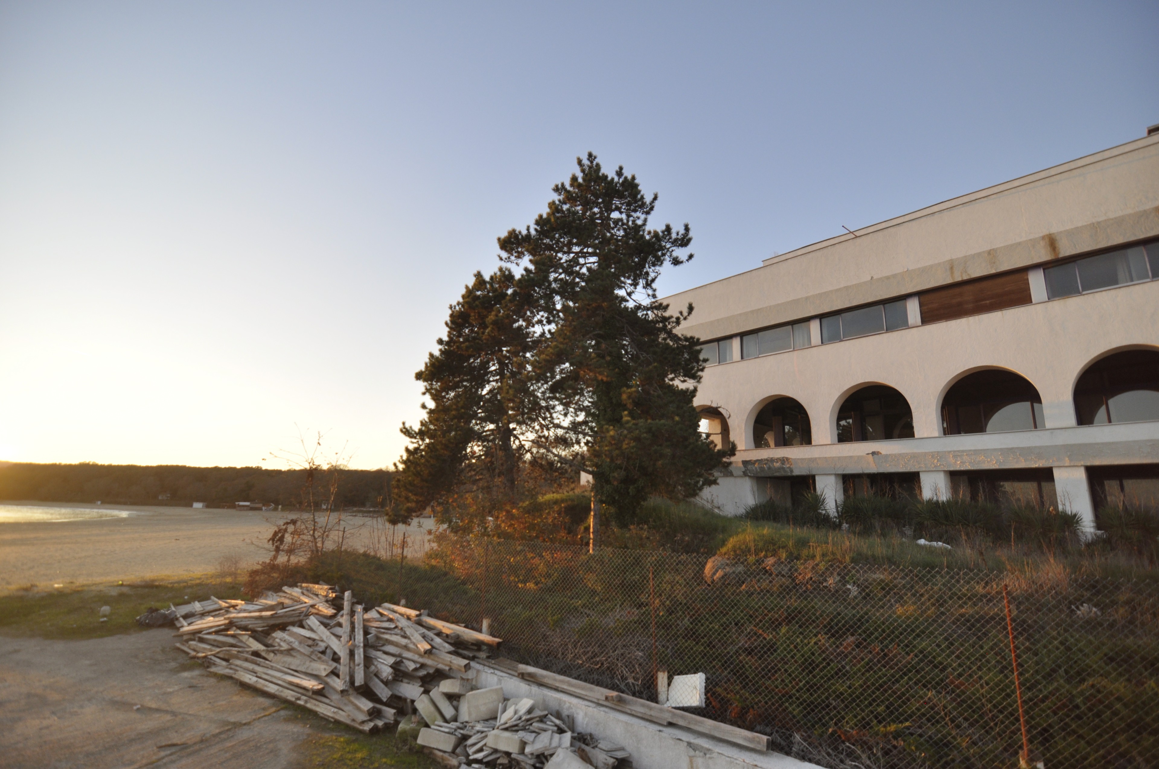 Scoutaround White Logo