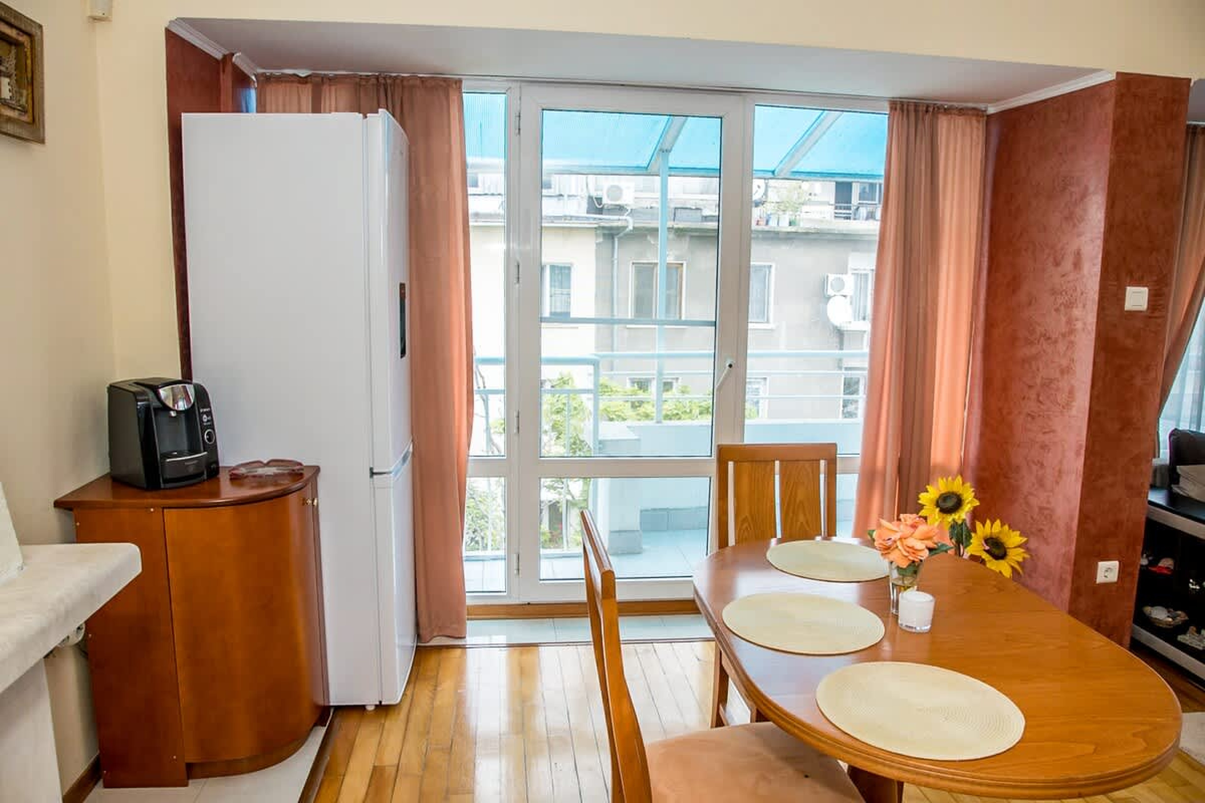 Spacious &amp; Sunny Maisonette w/ Terrace near Centre - Photo 7