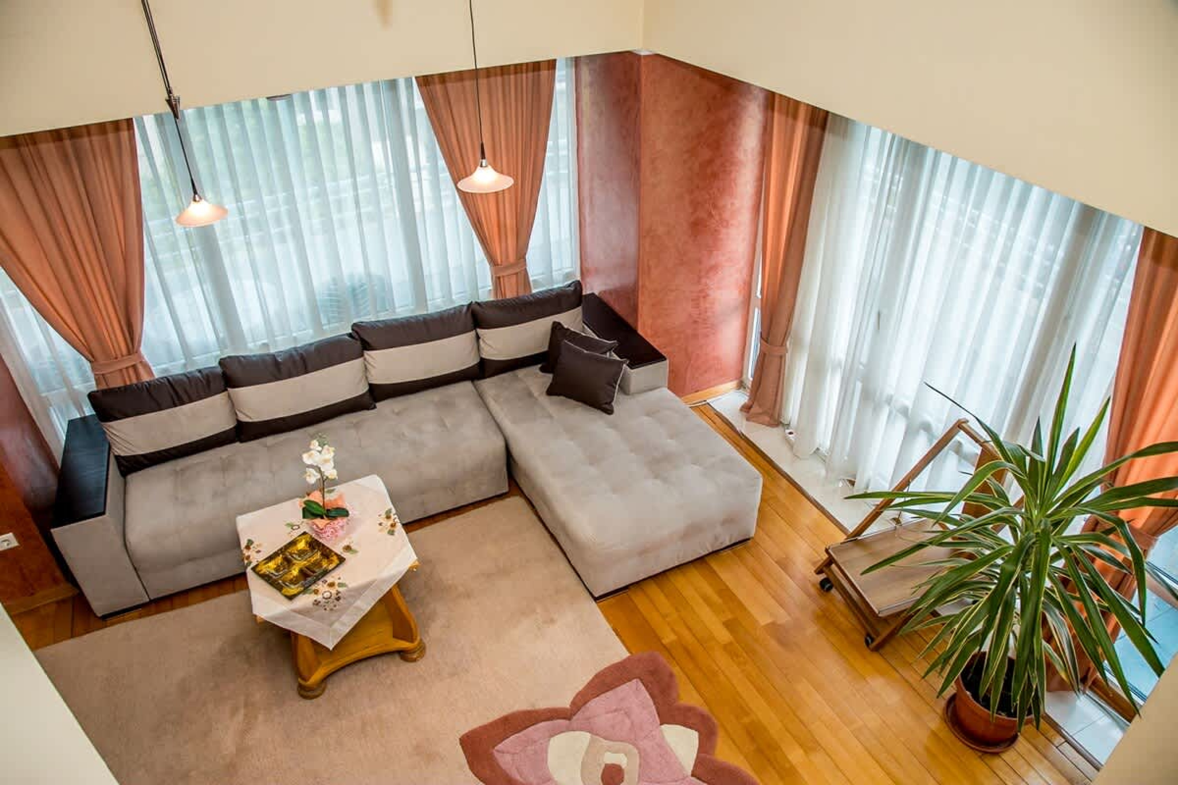 Spacious &amp; Sunny Maisonette w/ Terrace near Centre - Photo 4