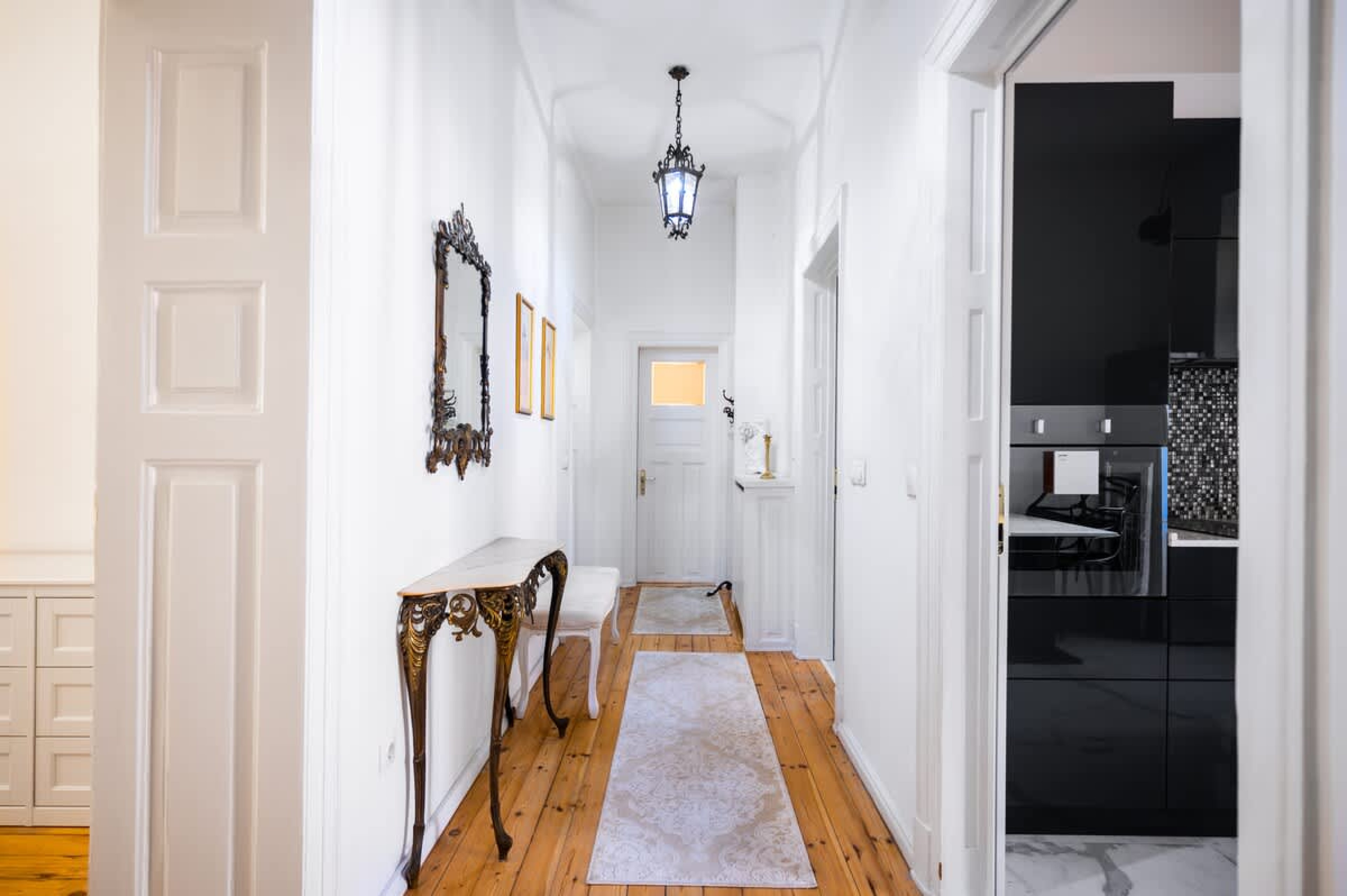 Scoutaround White Logo