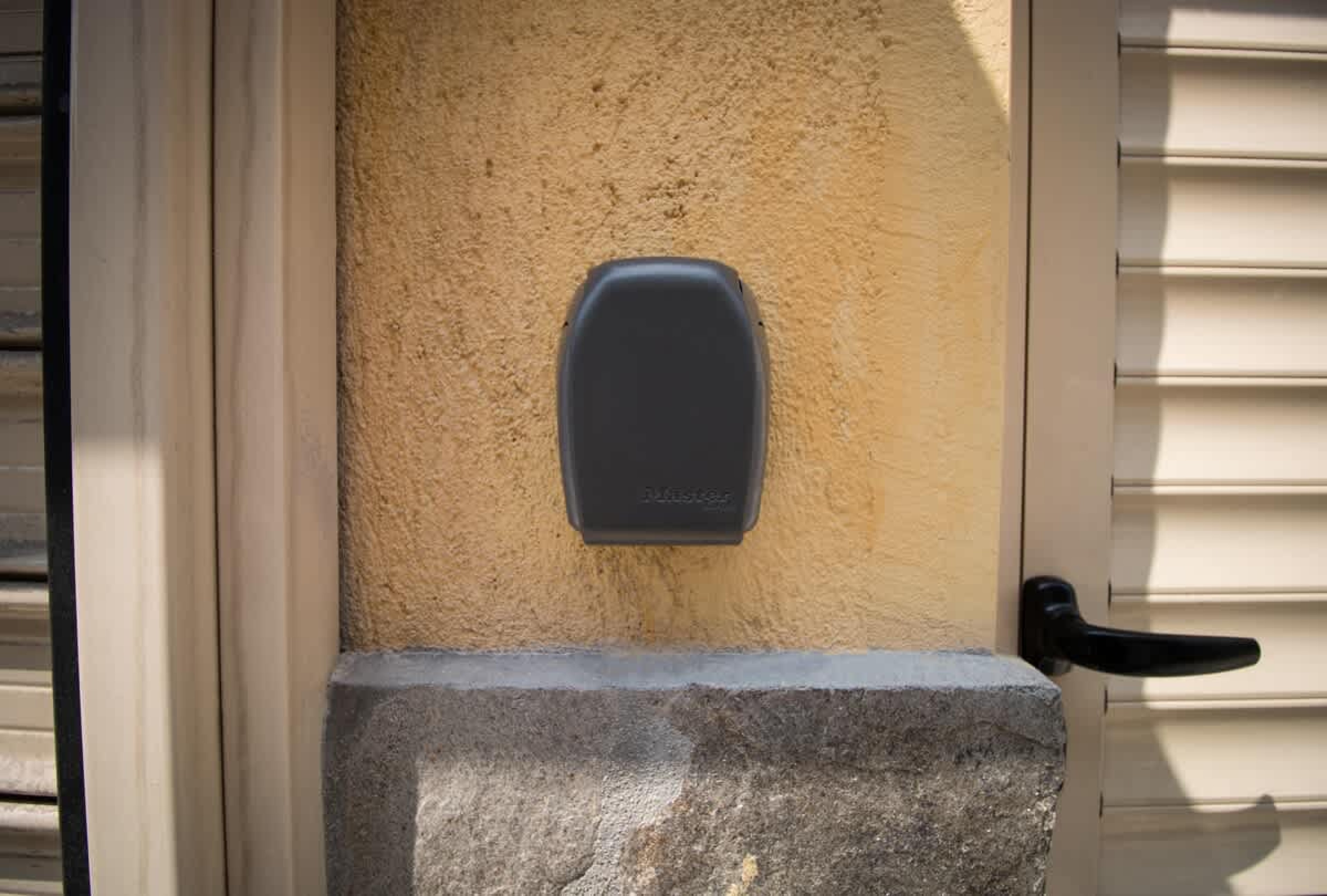 Scoutaround White Logo