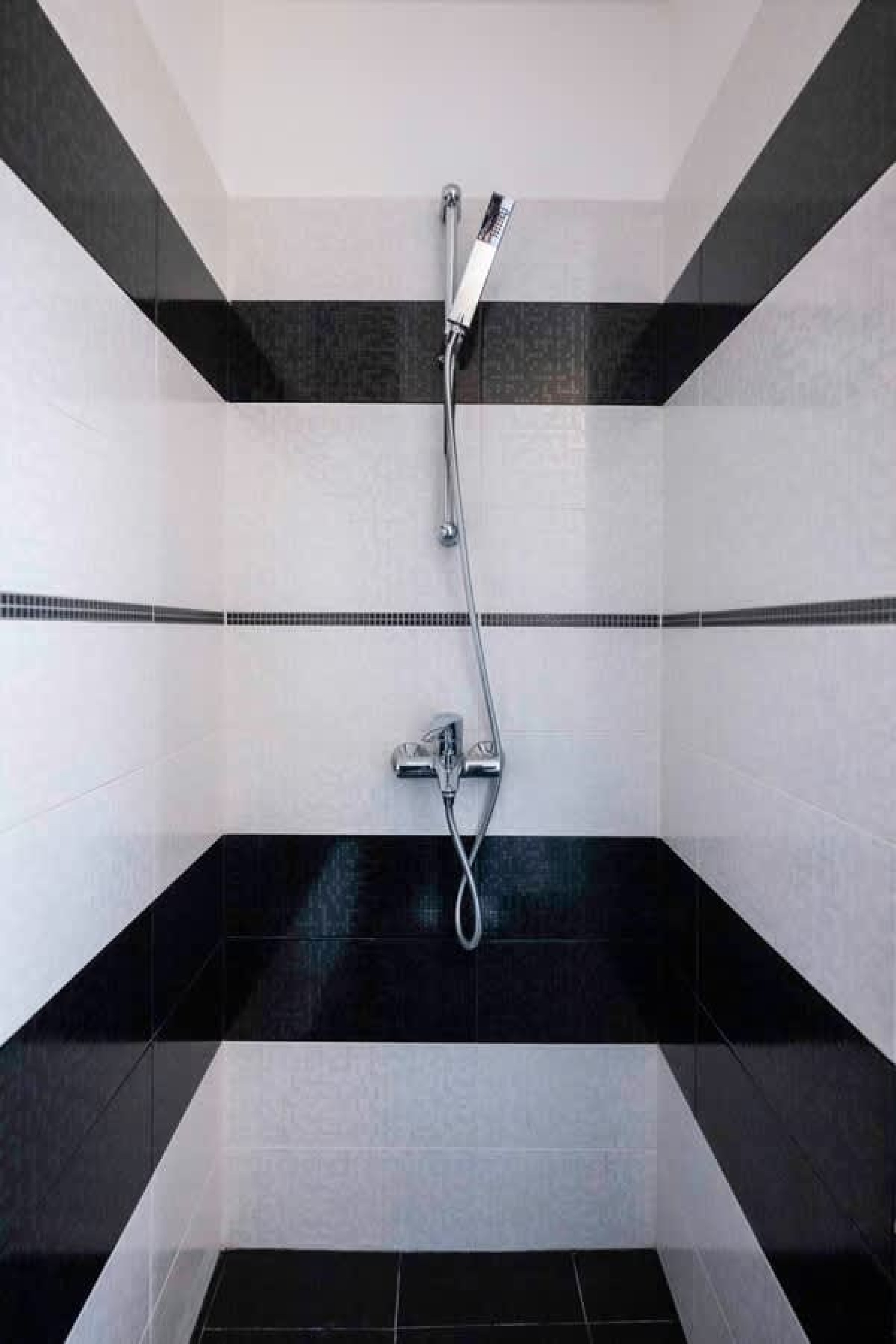 Silver Gem  1BD with desk and balcony - Photo 18