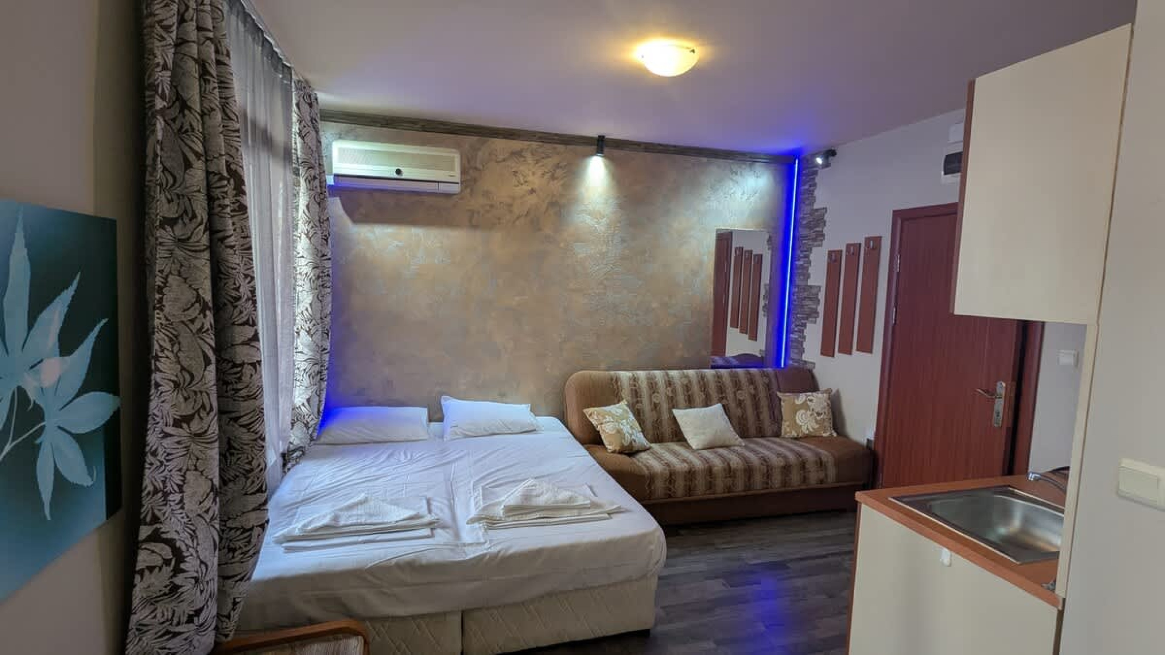 Scoutaround White Logo