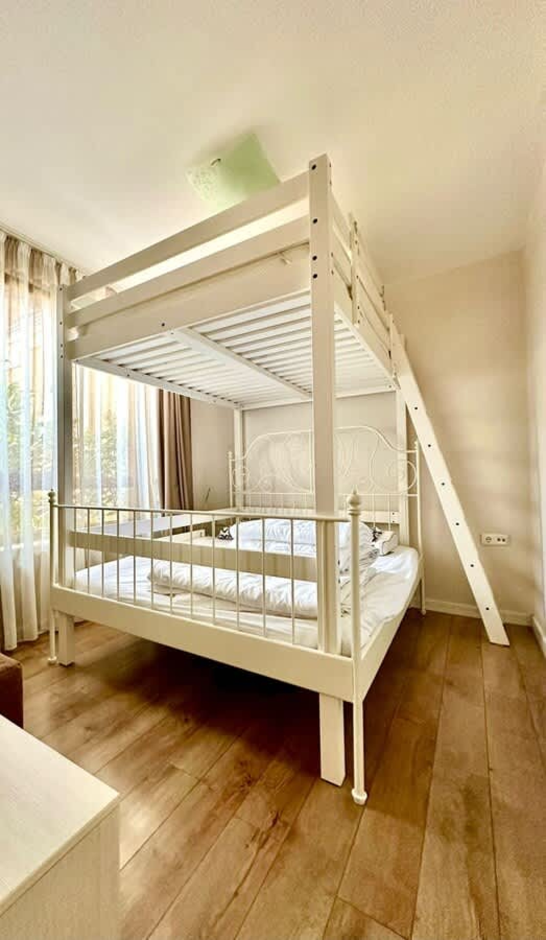 Scoutaround White Logo