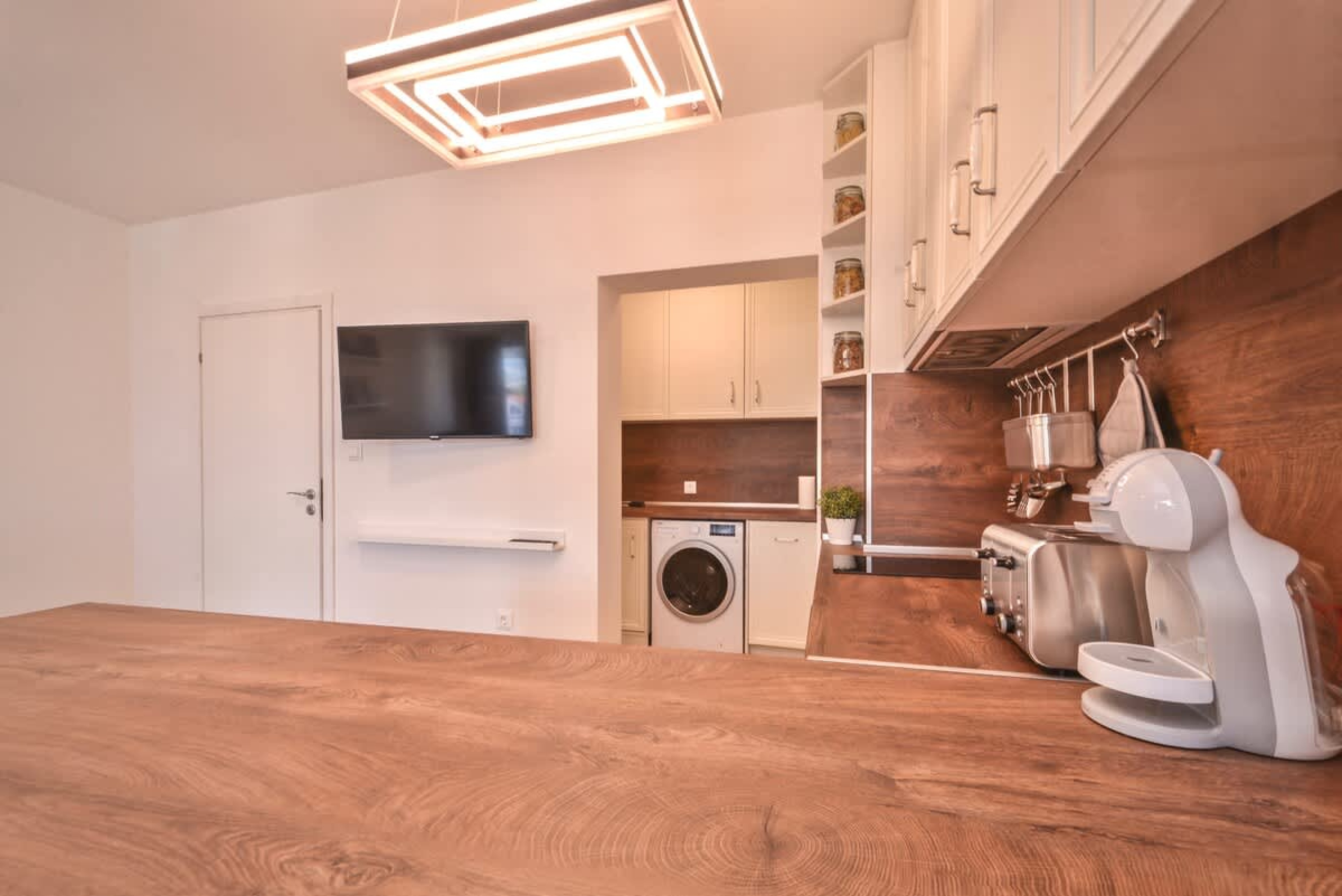 Scoutaround White Logo