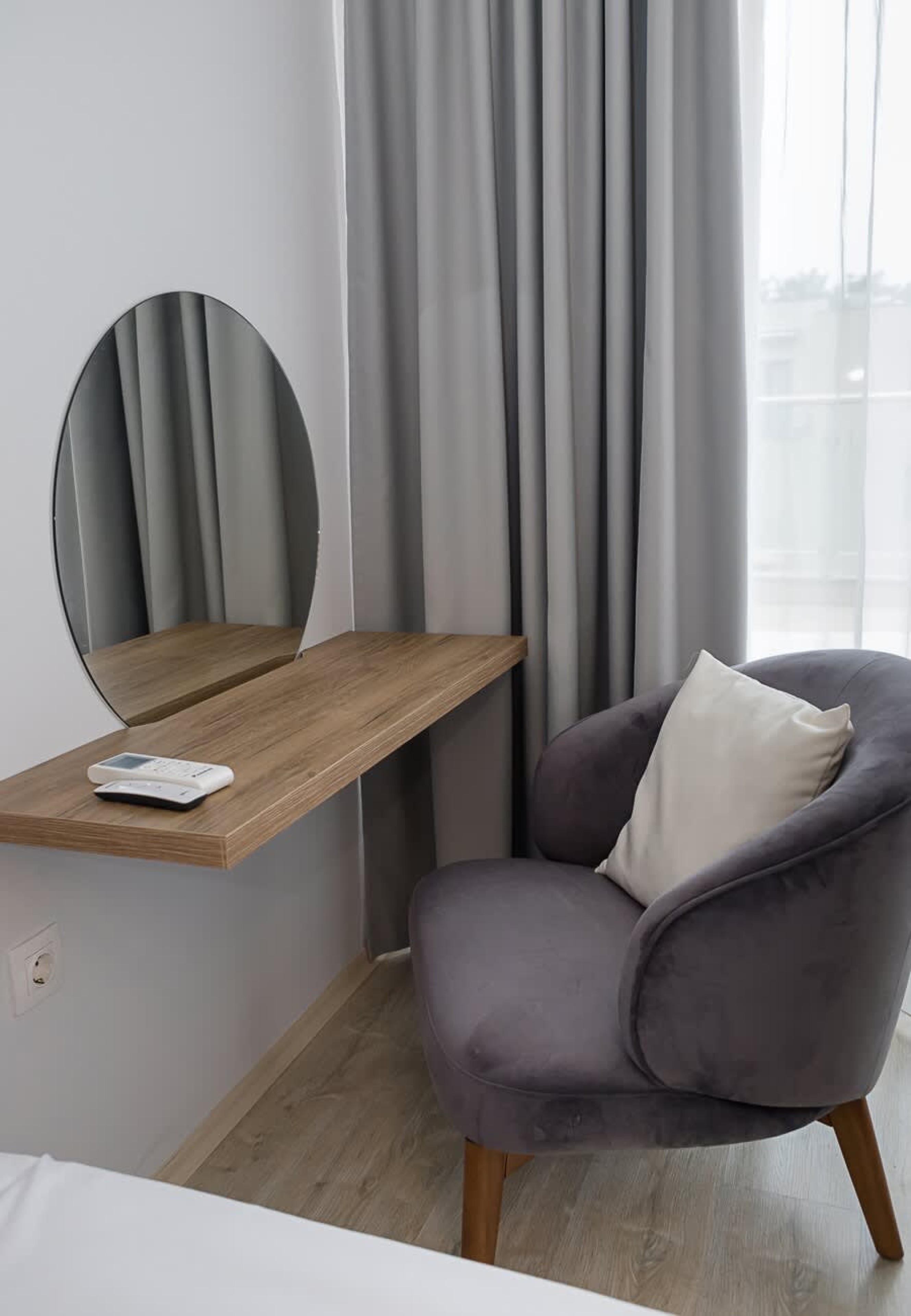 Scoutaround White Logo