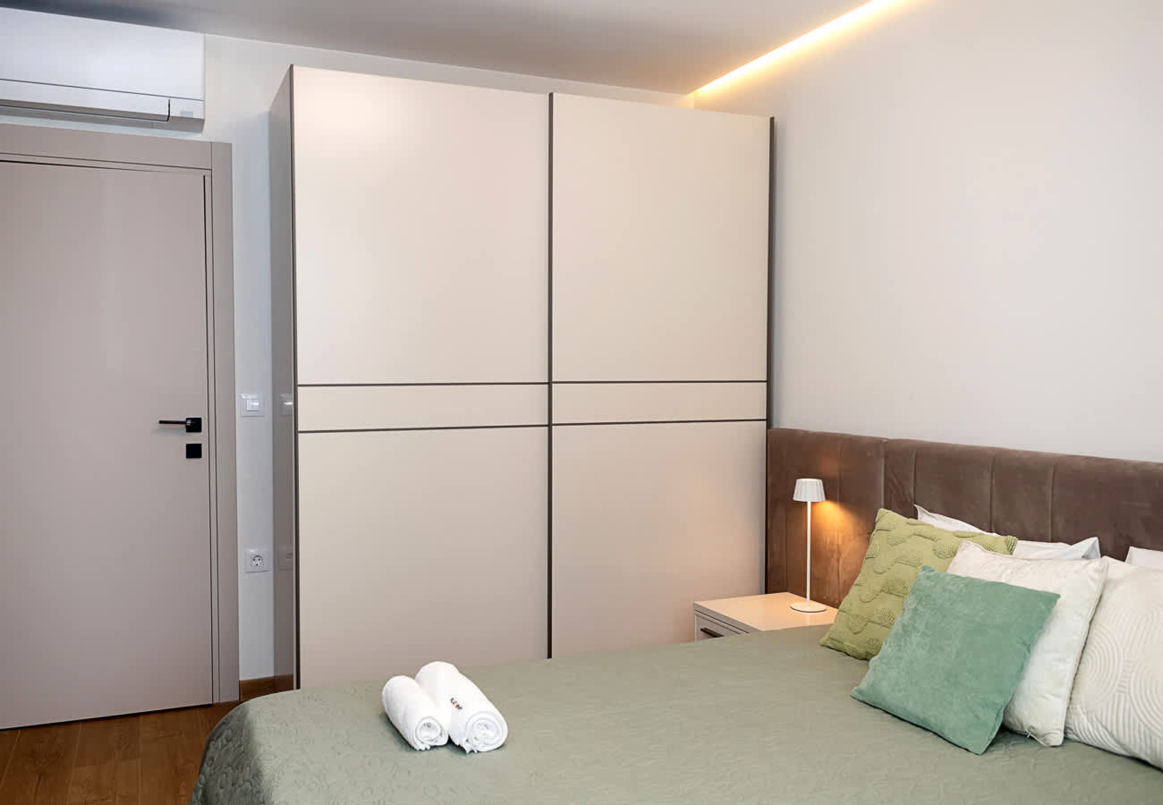 Scoutaround White Logo