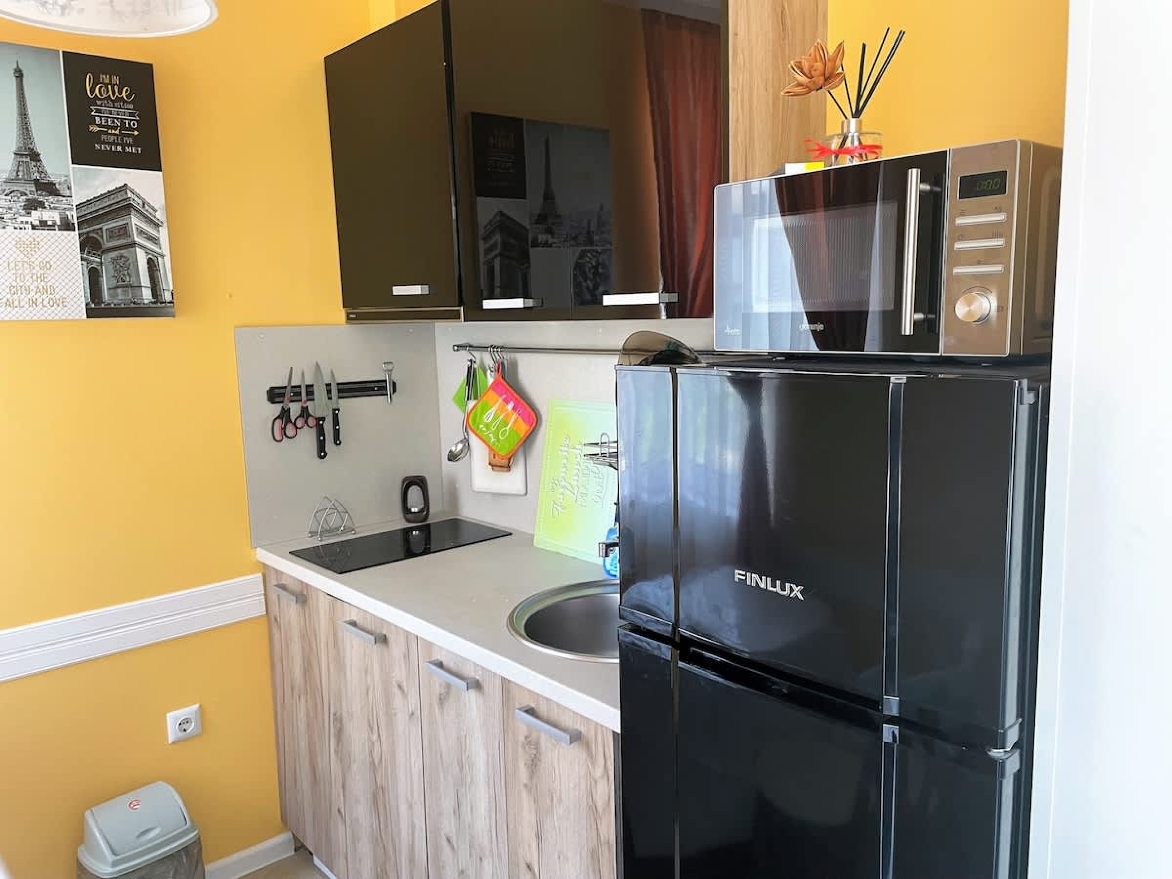 Bright 1BD Apartment with Nice Terrace - Photo 5