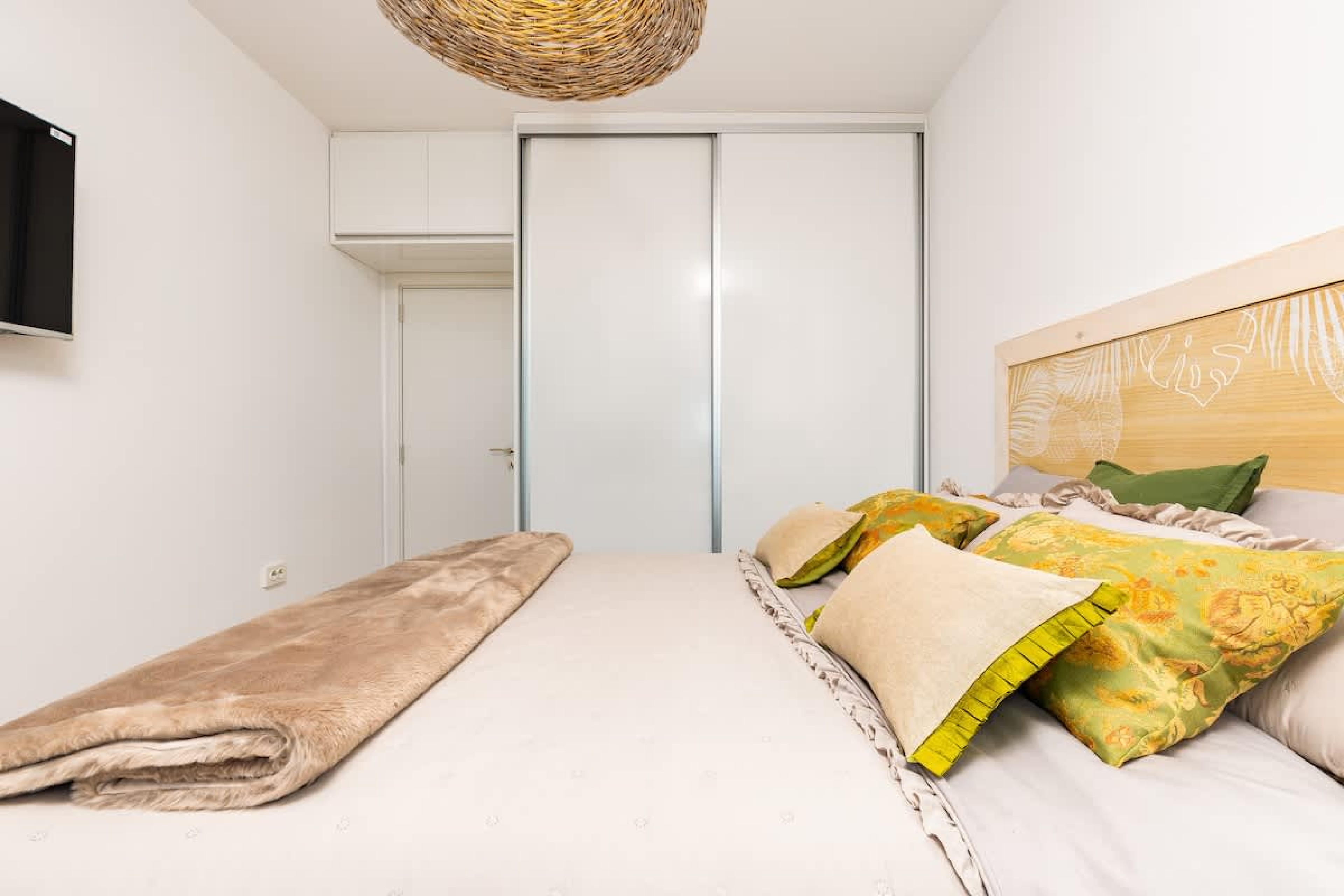 Scoutaround White Logo