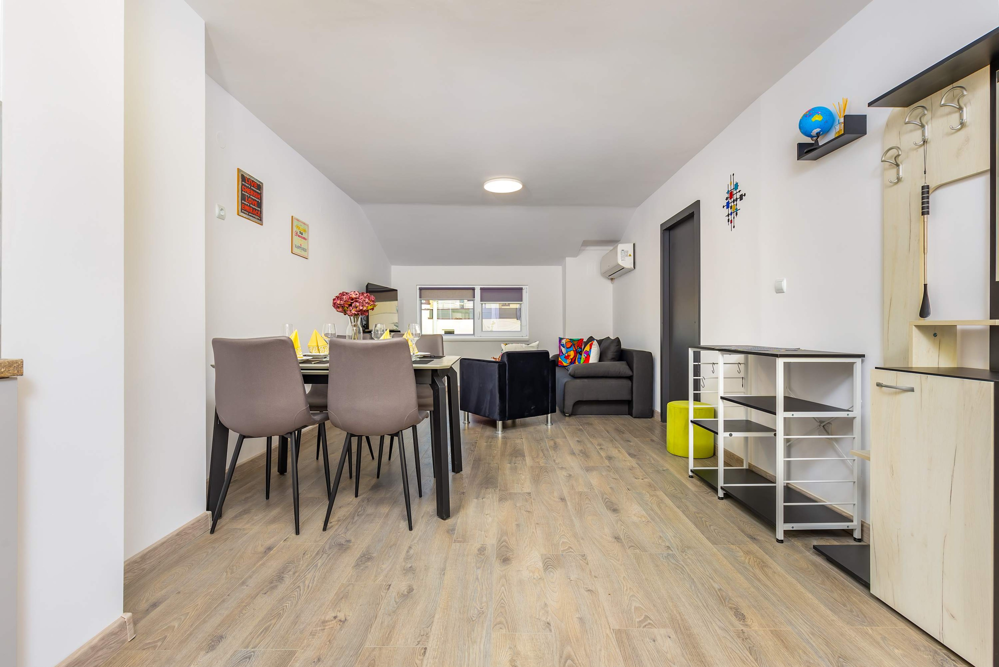 Scoutaround White Logo