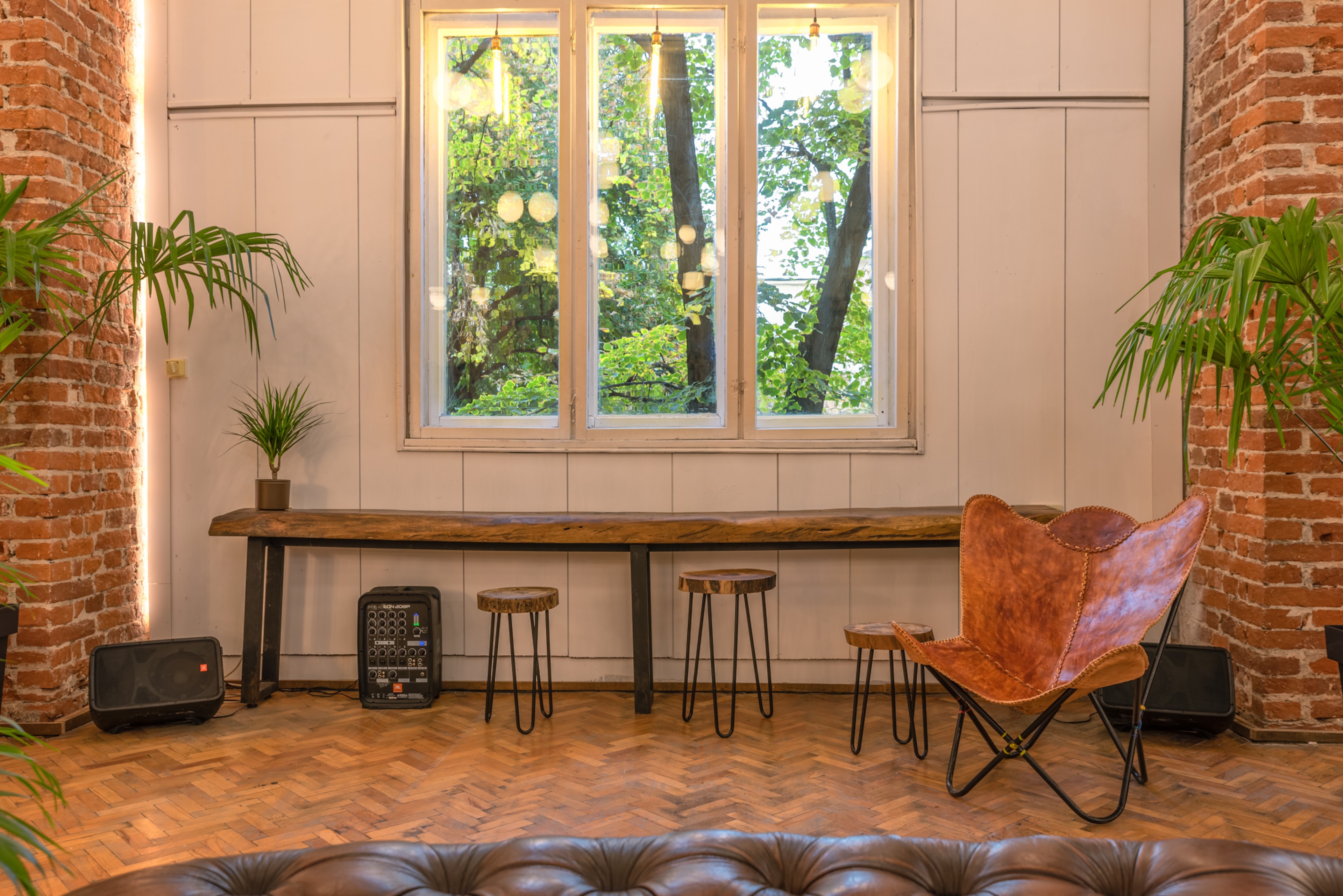 Scoutaround White Logo