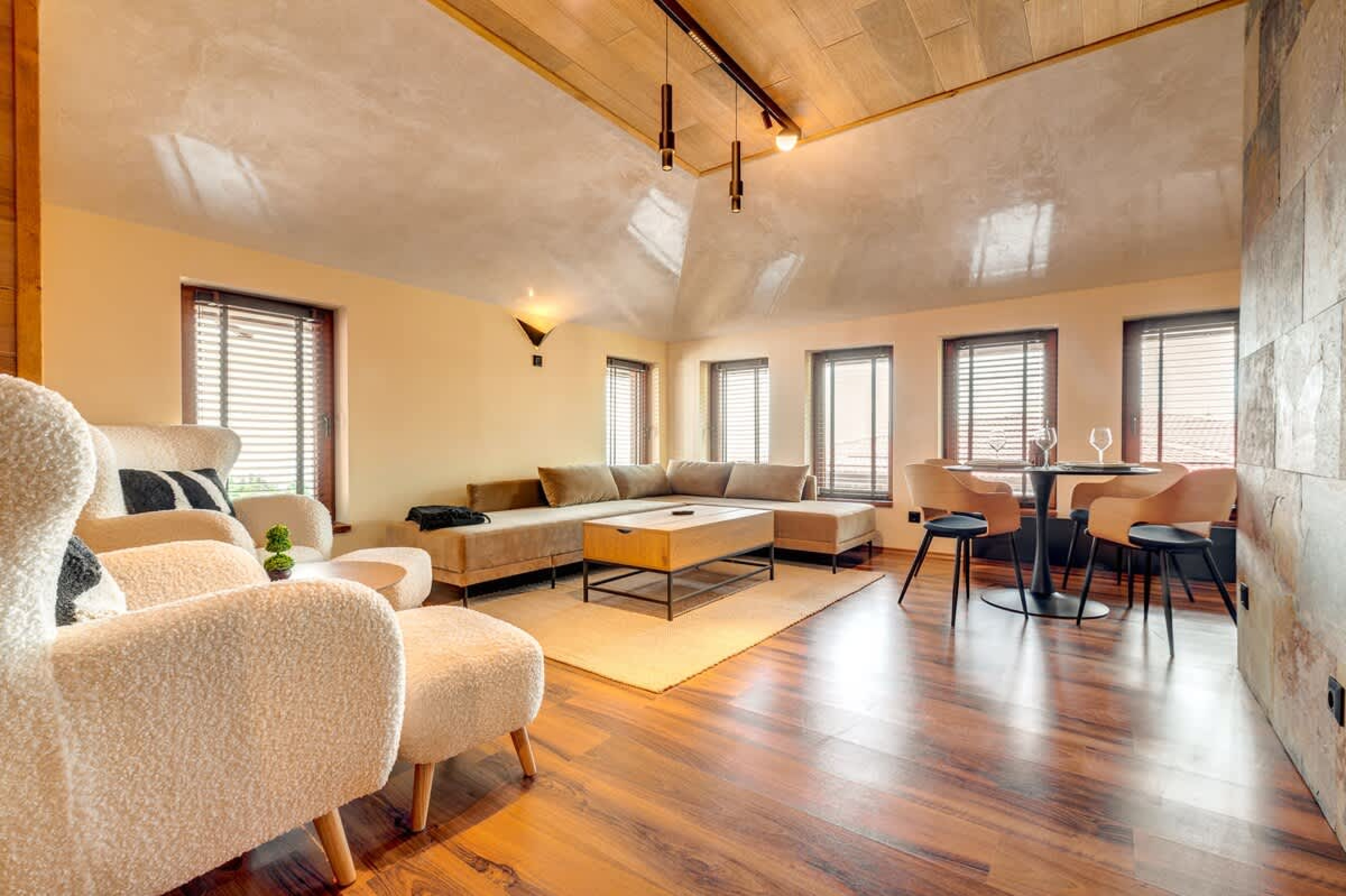 Scoutaround White Logo