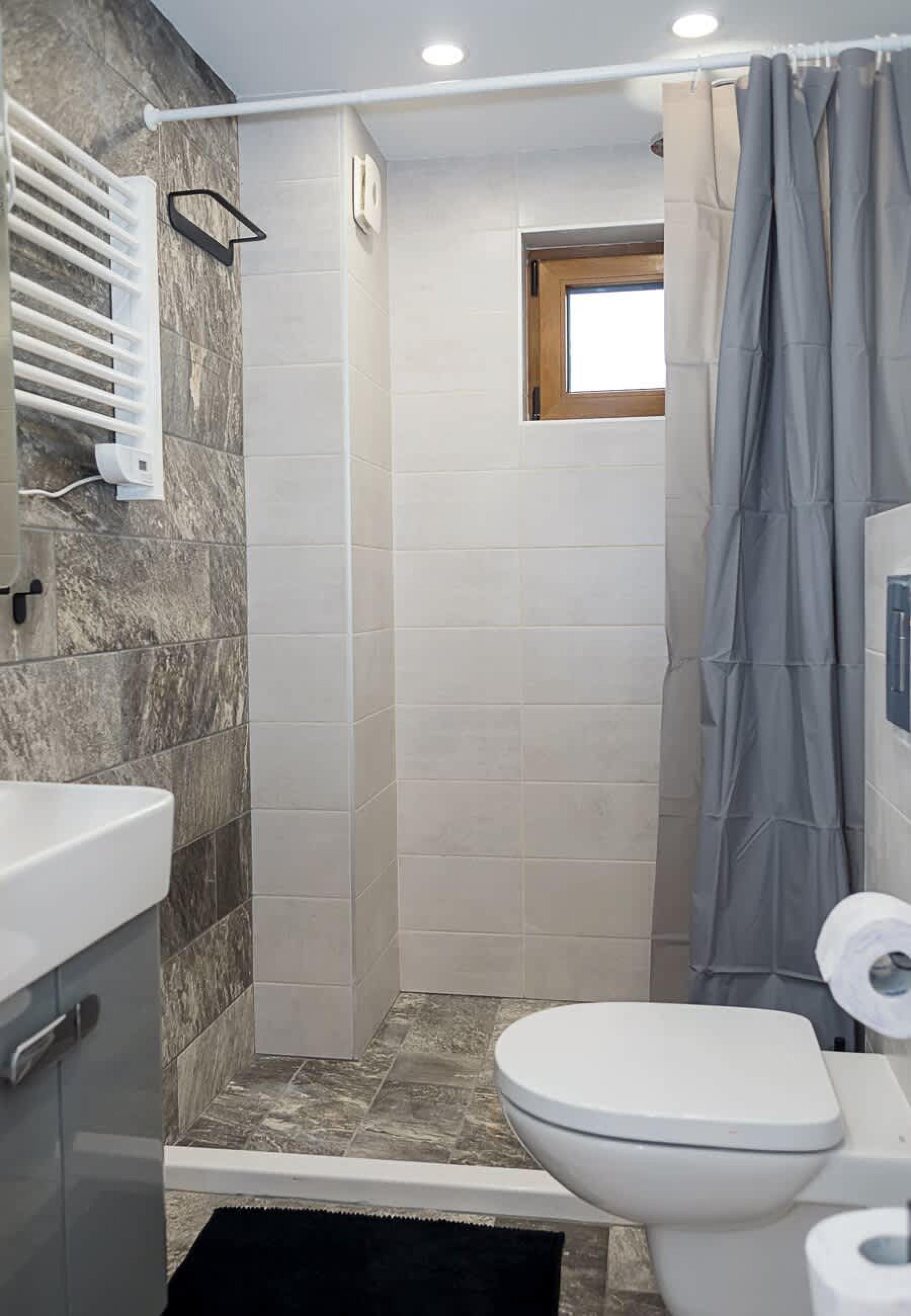 Scoutaround White Logo