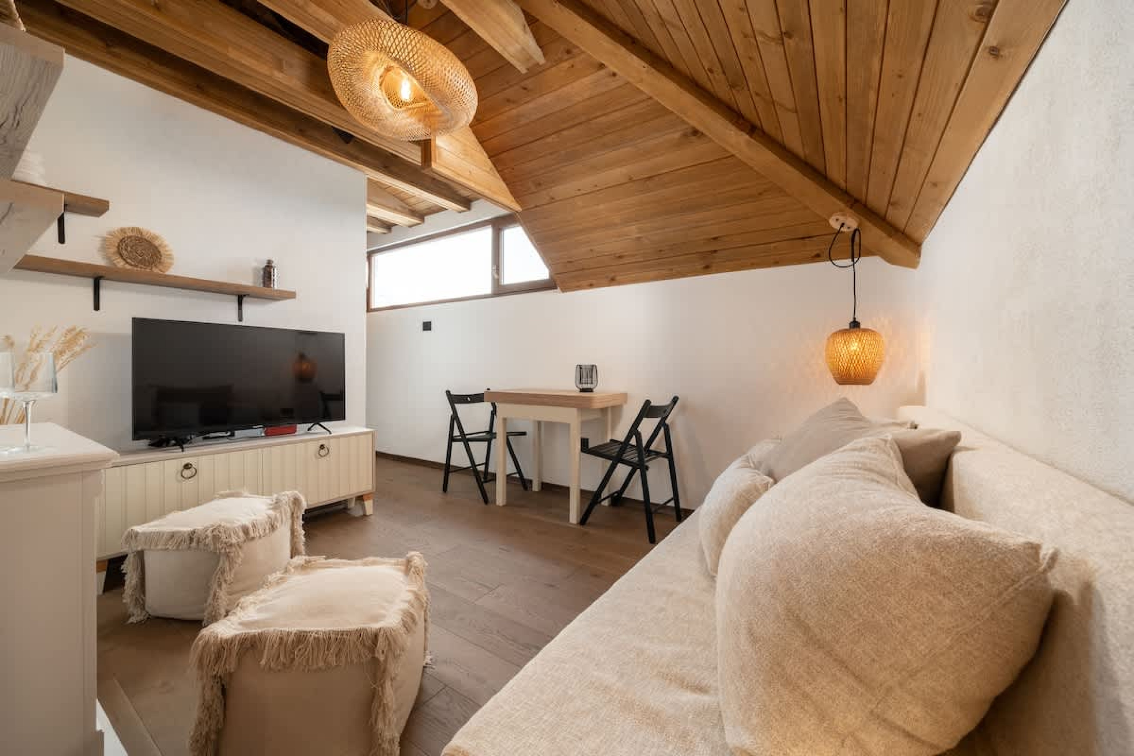 Gurgulyat view - 1 Bedroom Loft - Photo 5