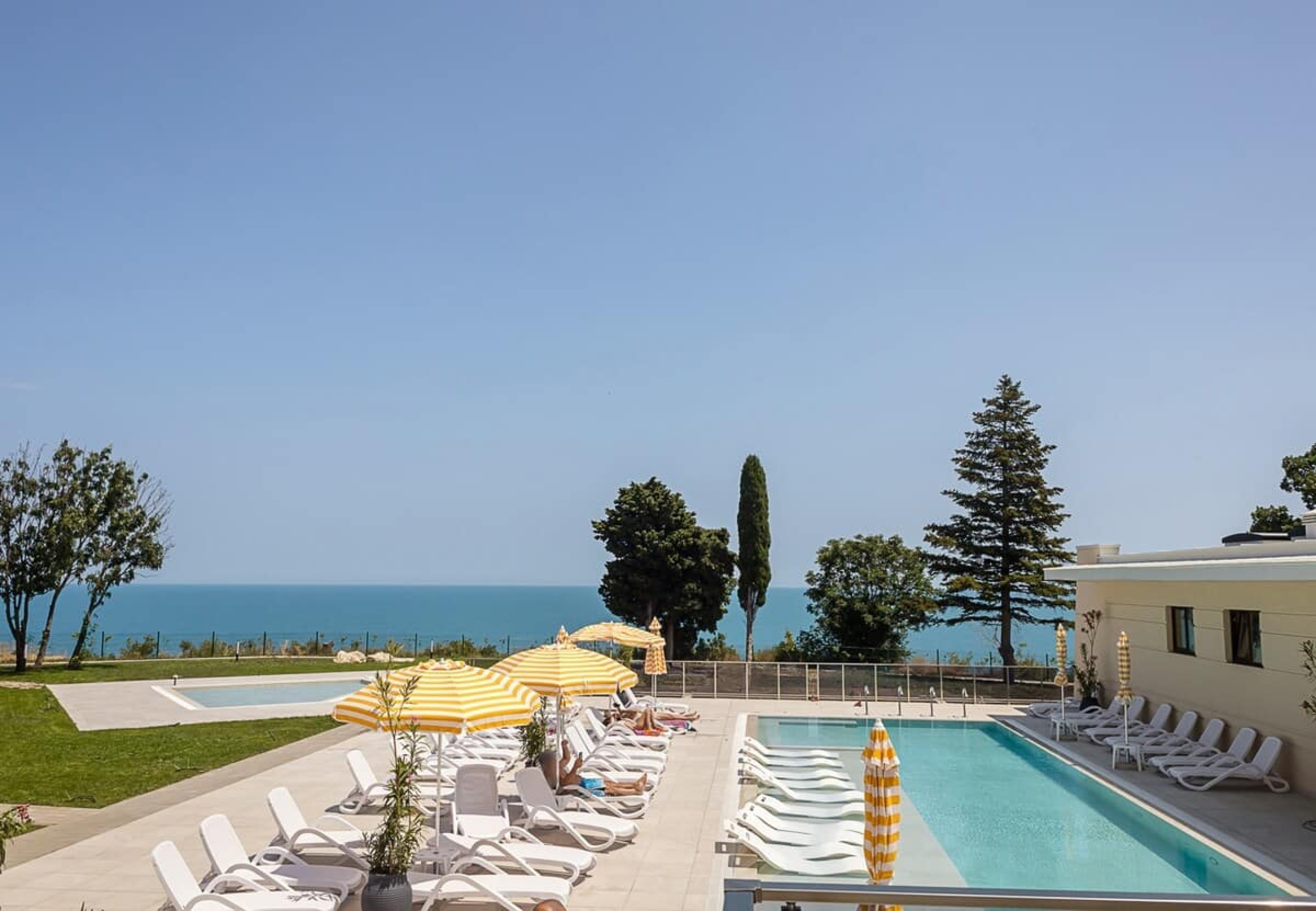 Scoutaround White Logo