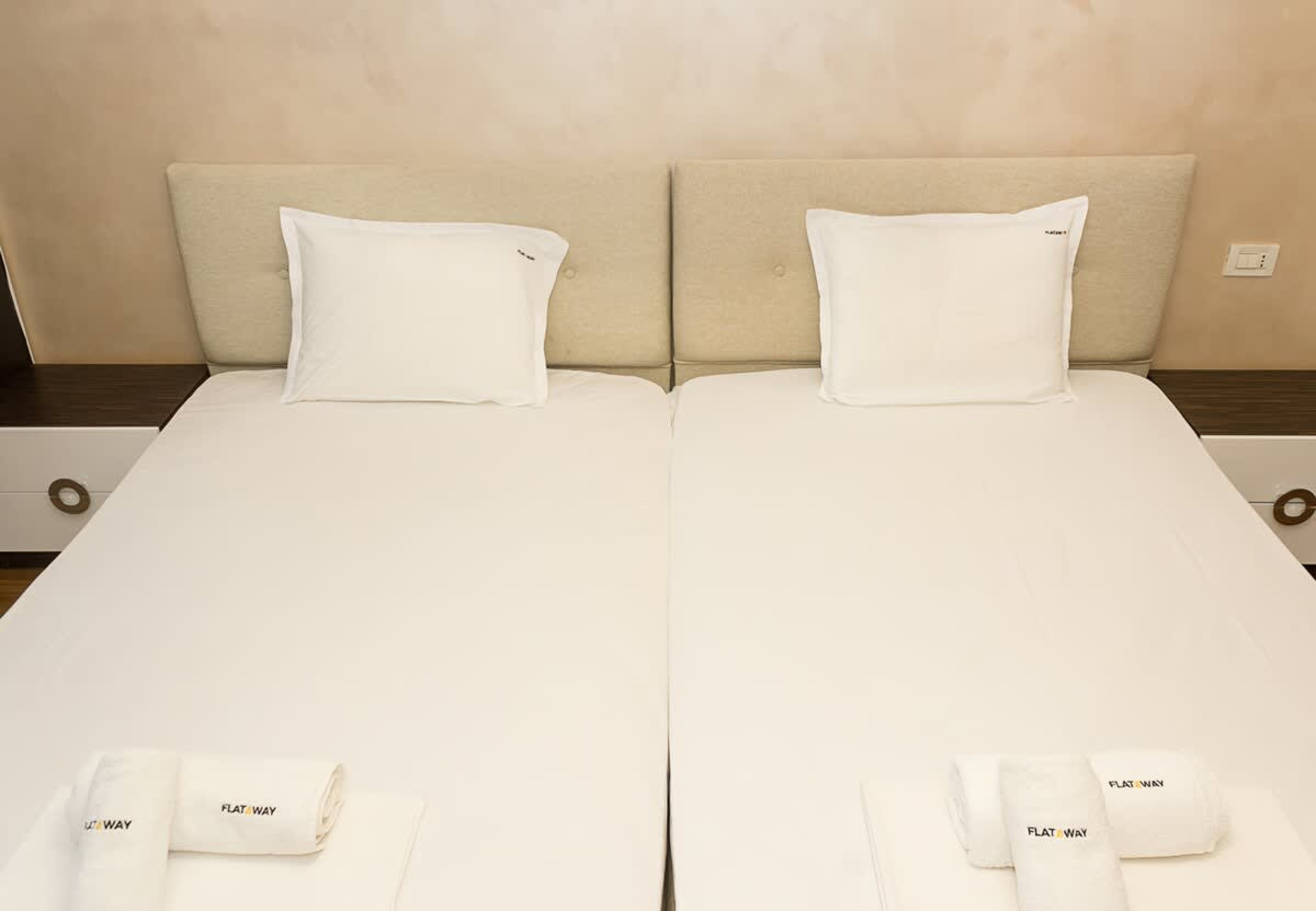 Scoutaround White Logo