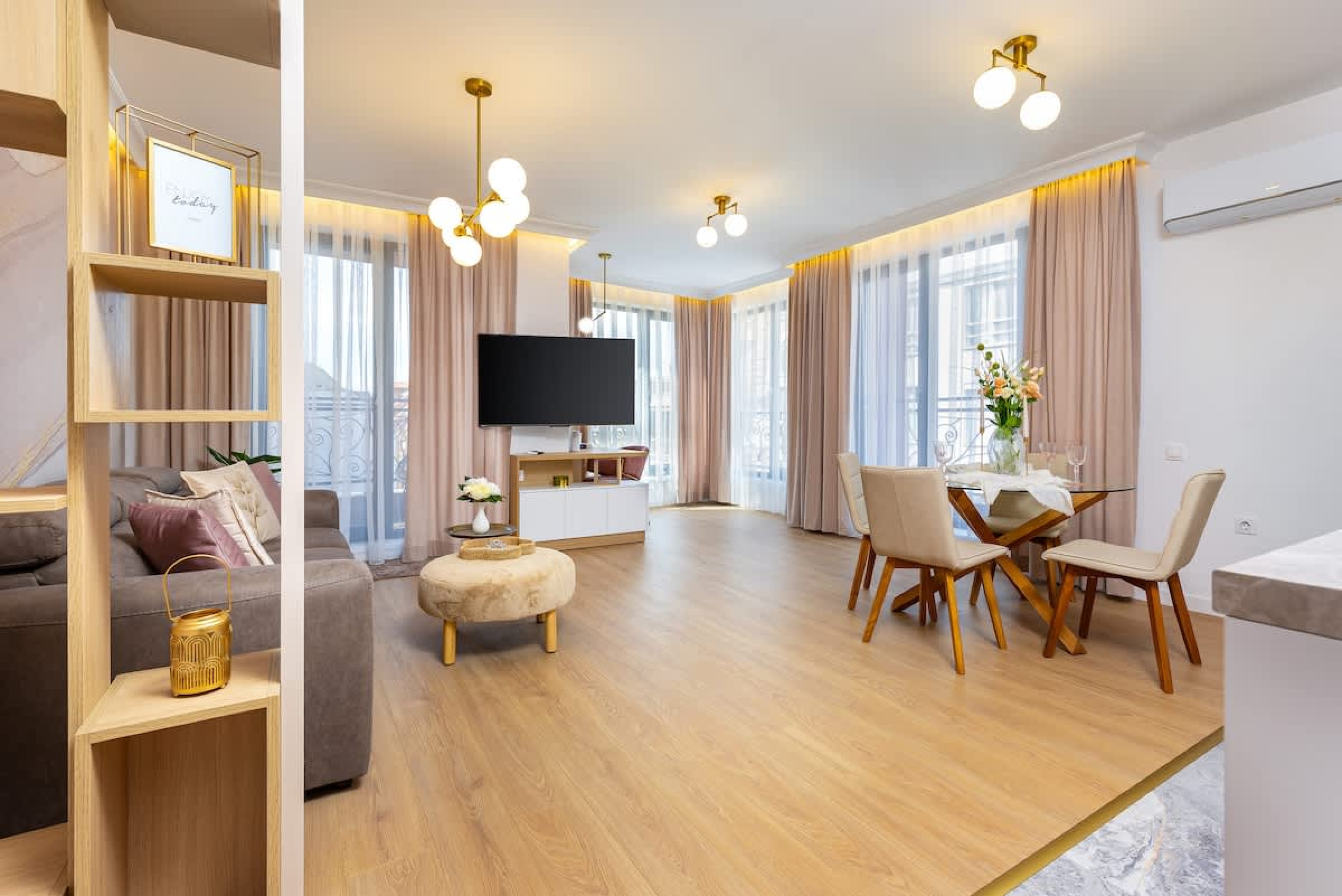 Scoutaround White Logo