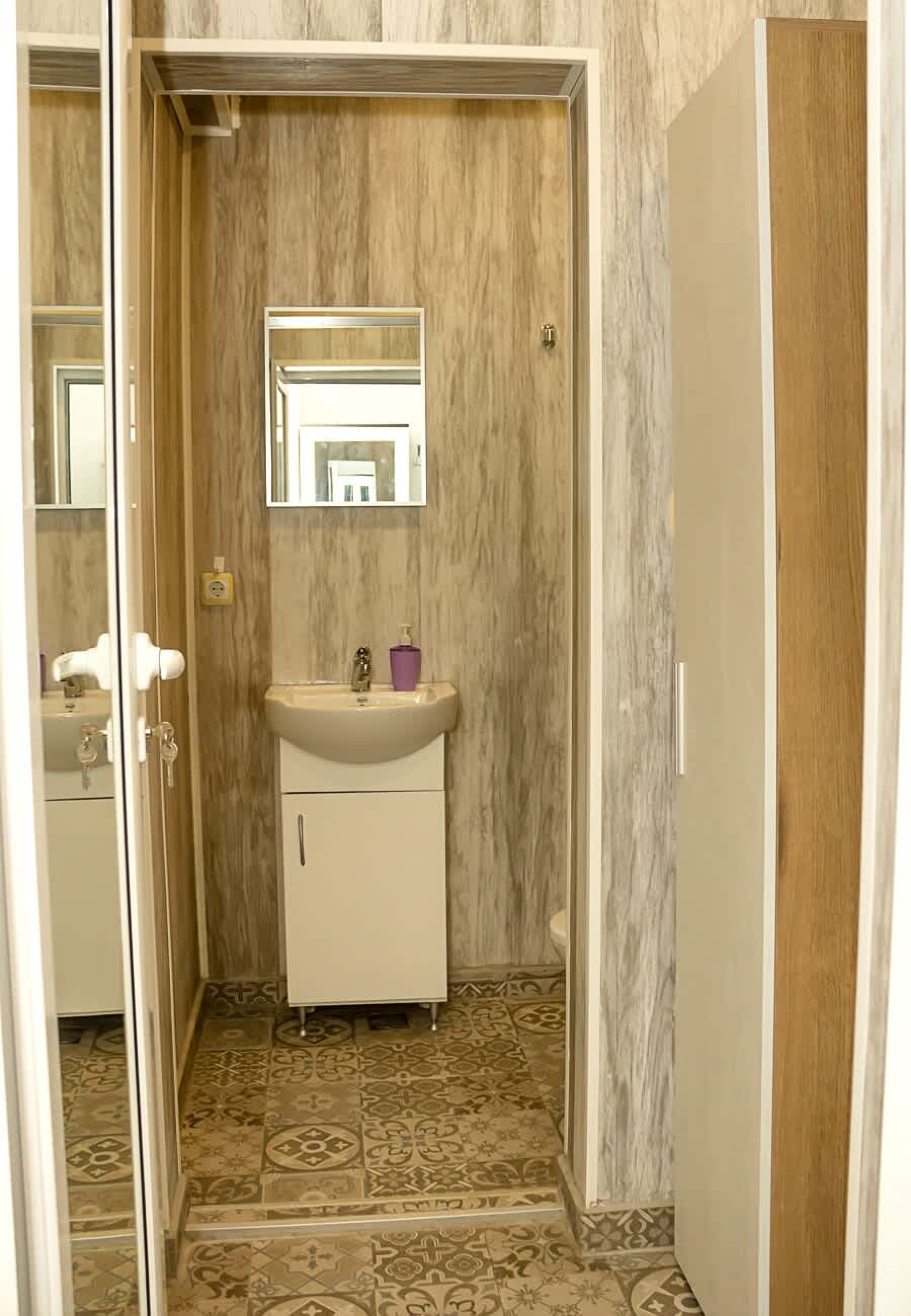 Scoutaround White Logo