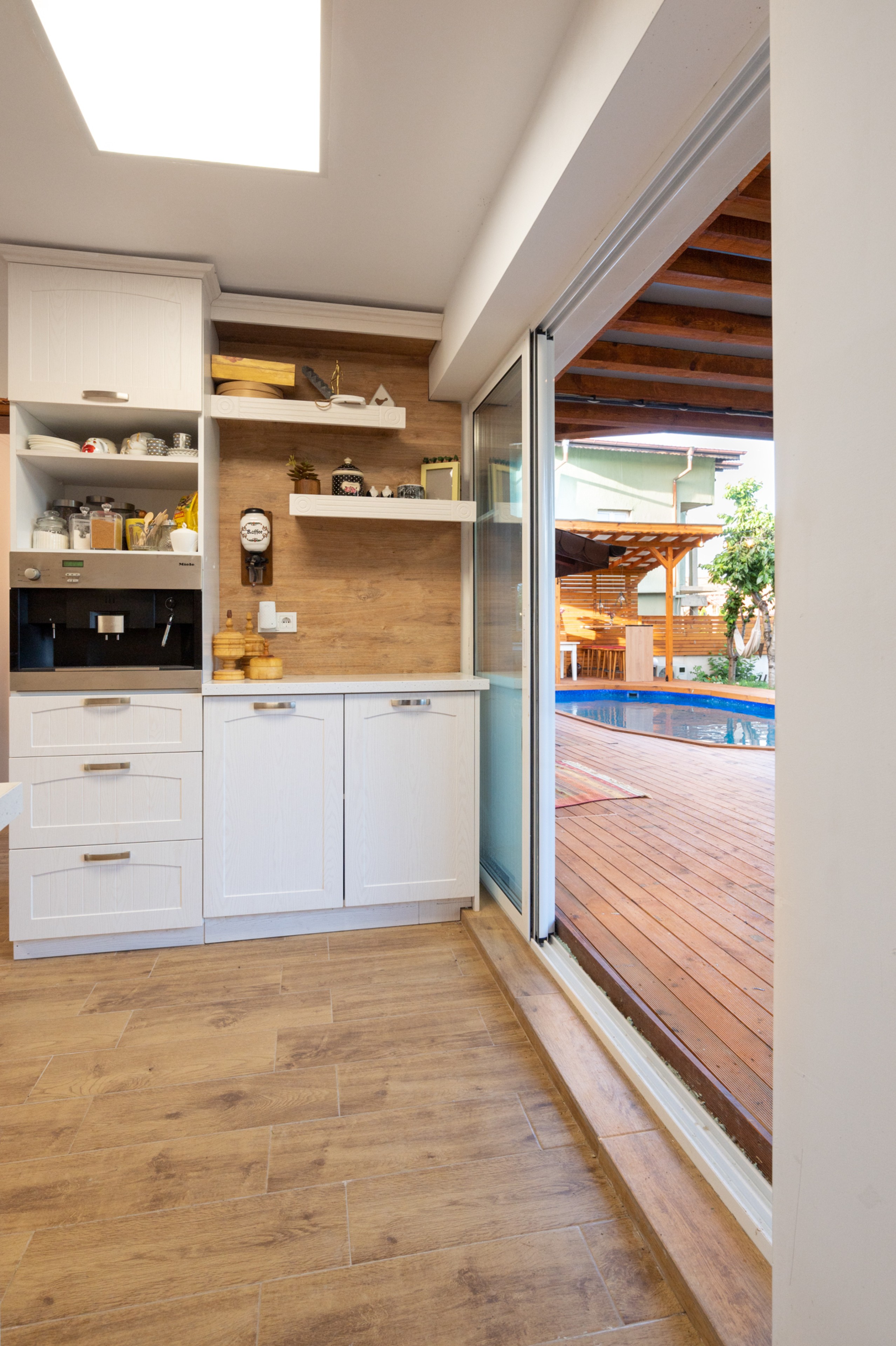 Scoutaround White Logo