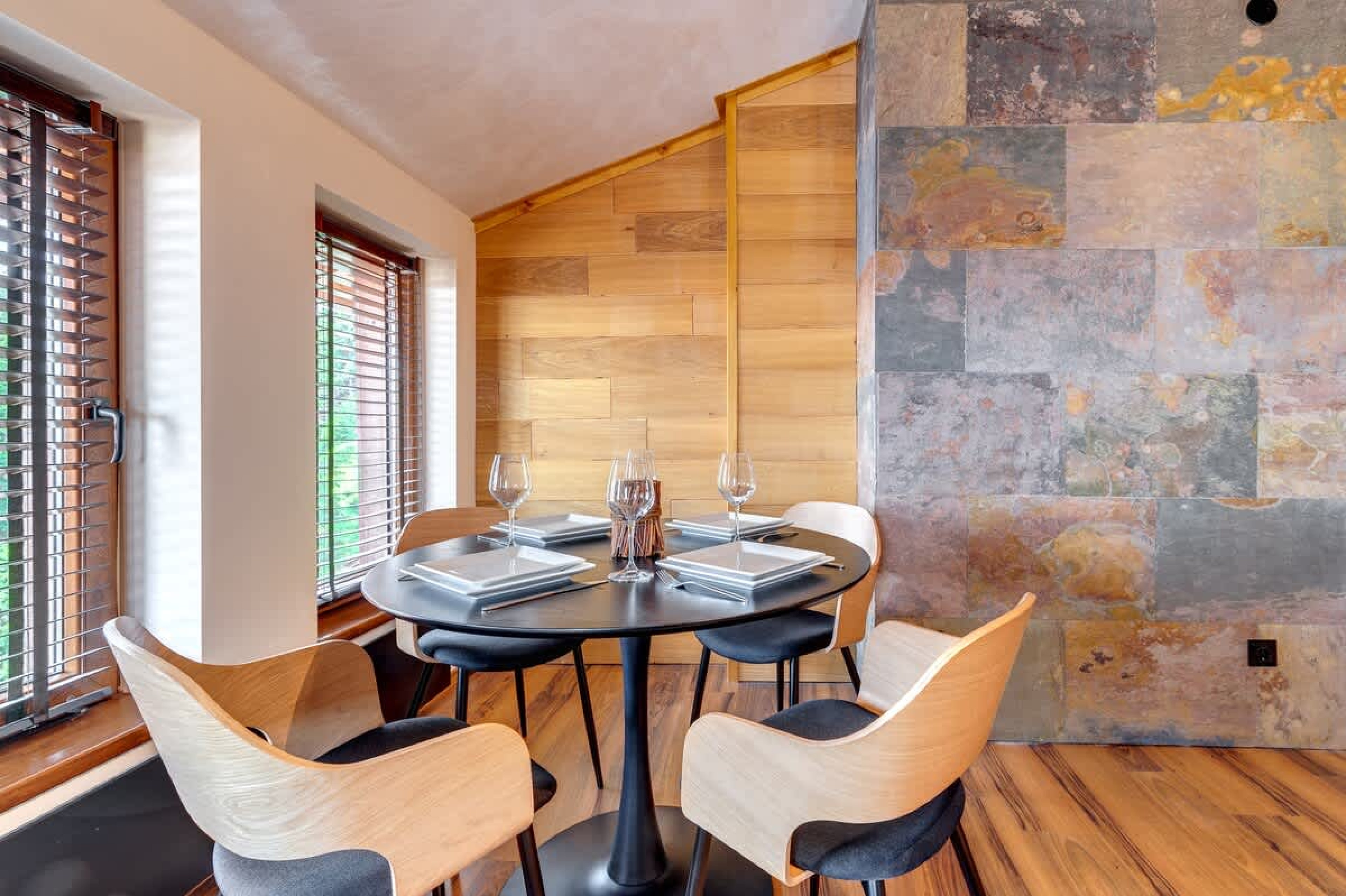 Scoutaround White Logo