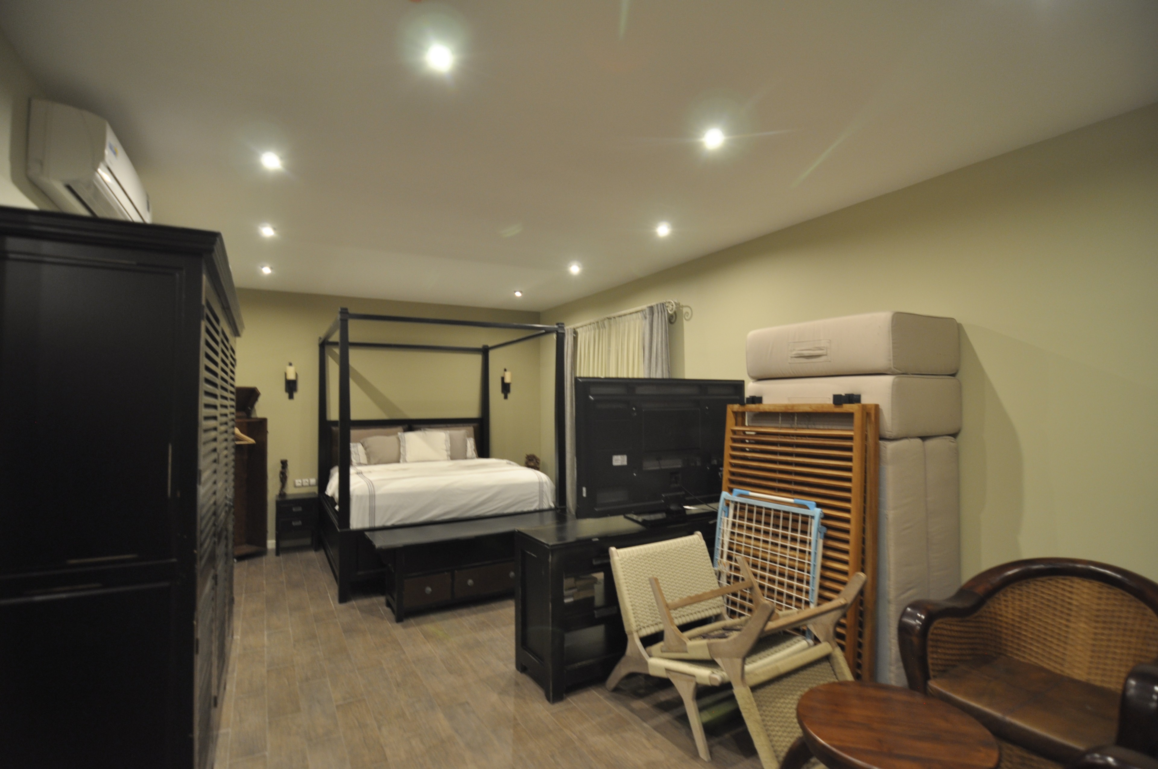 Scoutaround White Logo