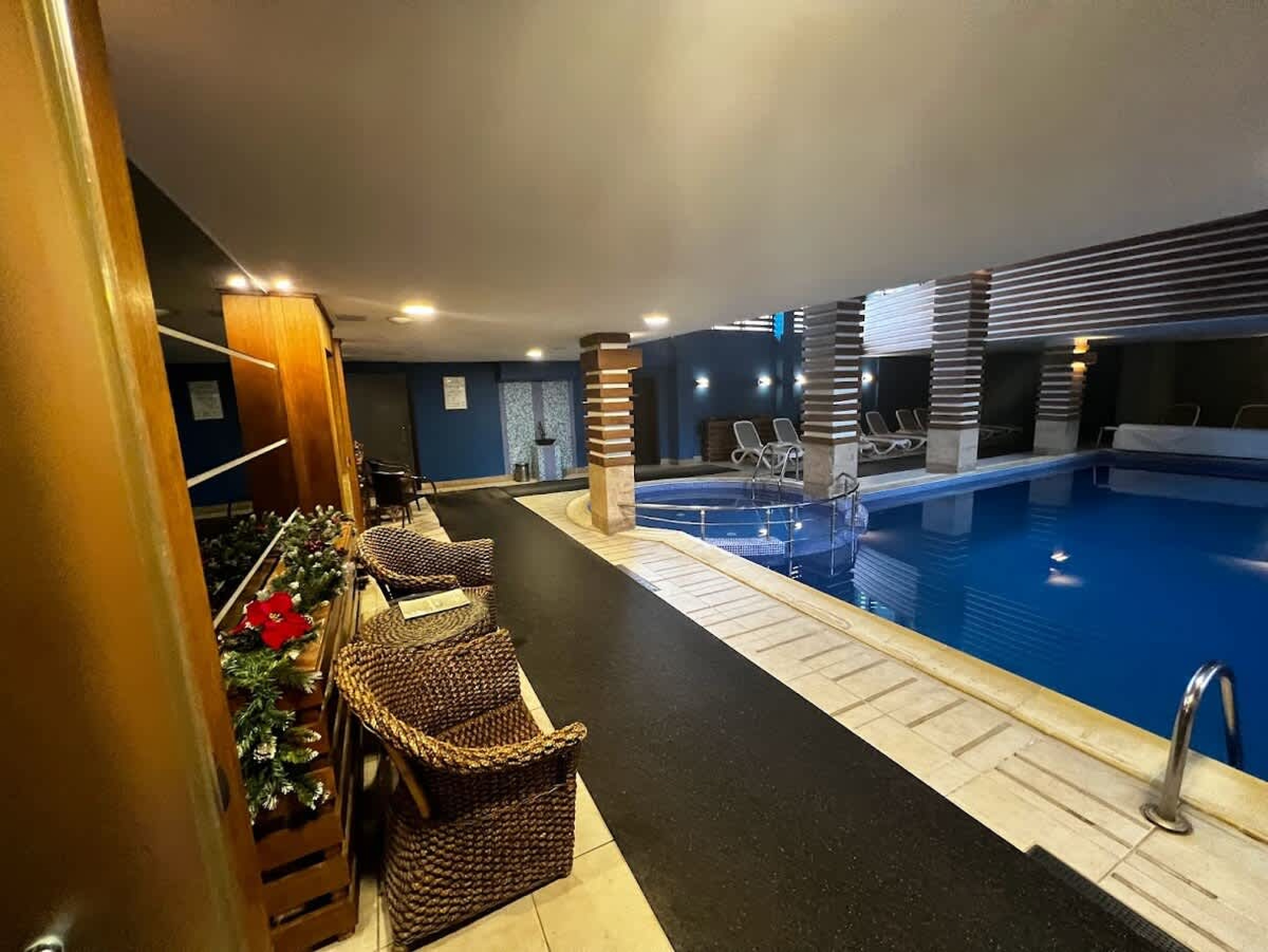 Scoutaround White Logo