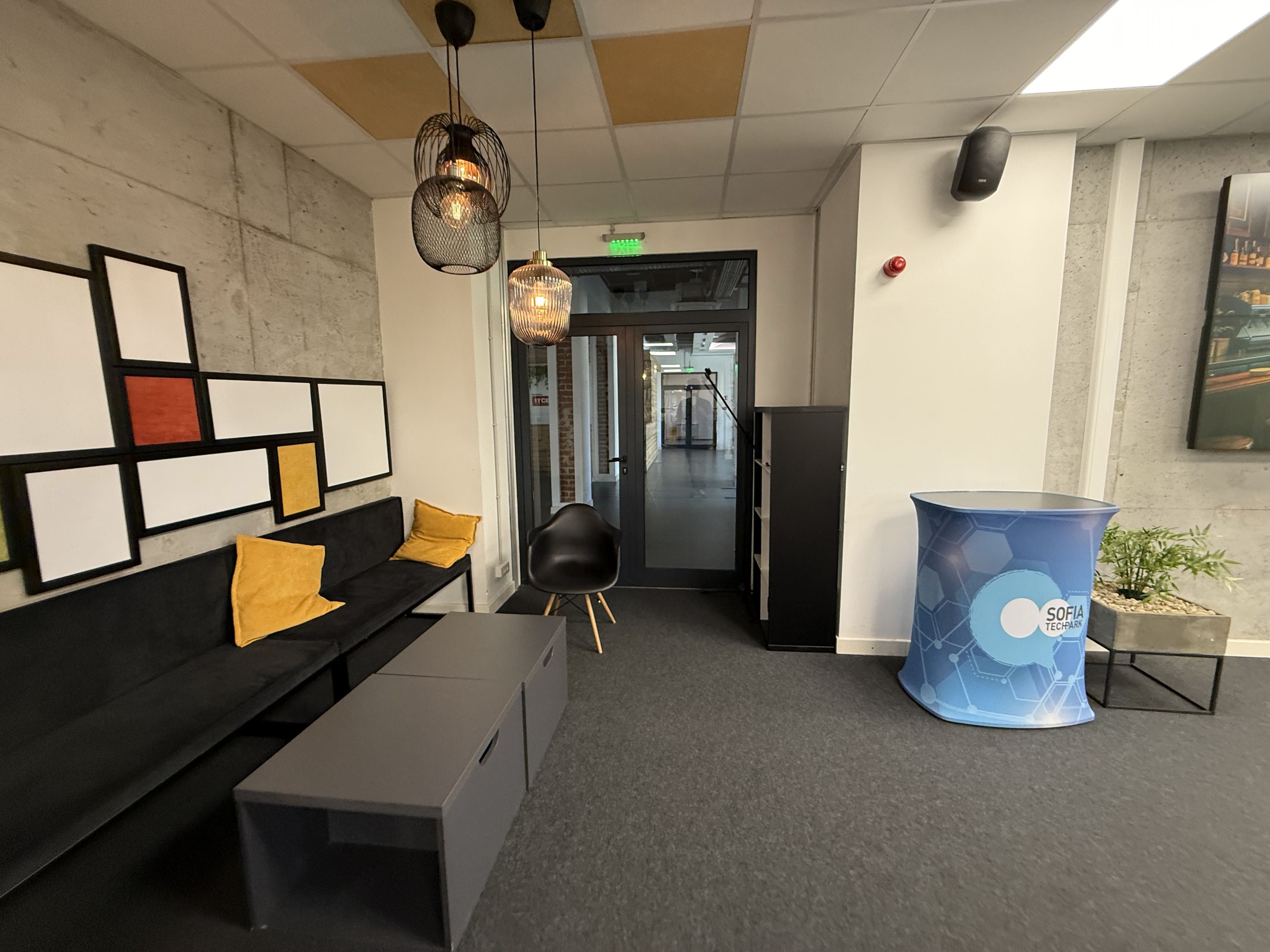 Scoutaround White Logo