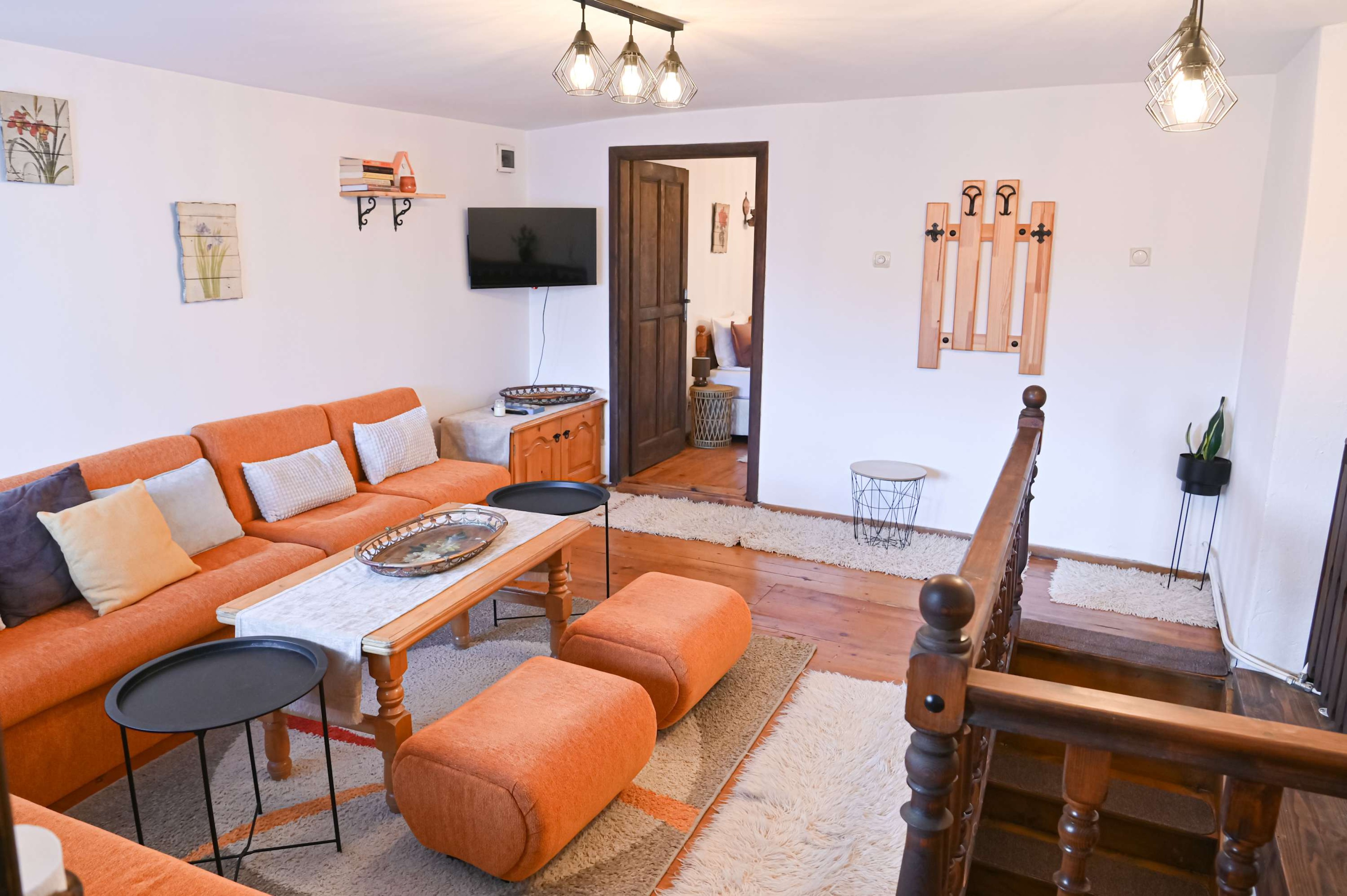 Scoutaround White Logo