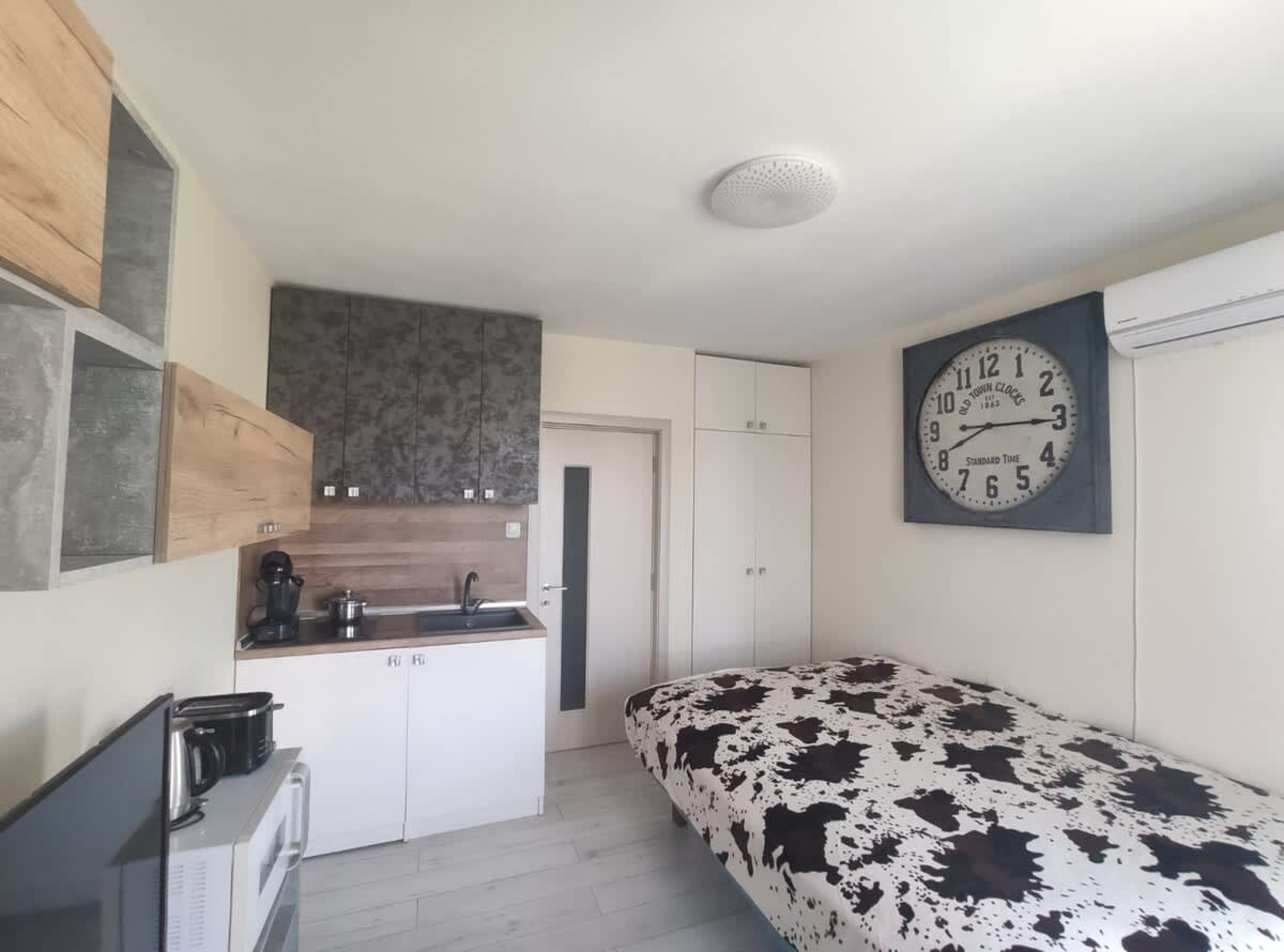 Scoutaround White Logo