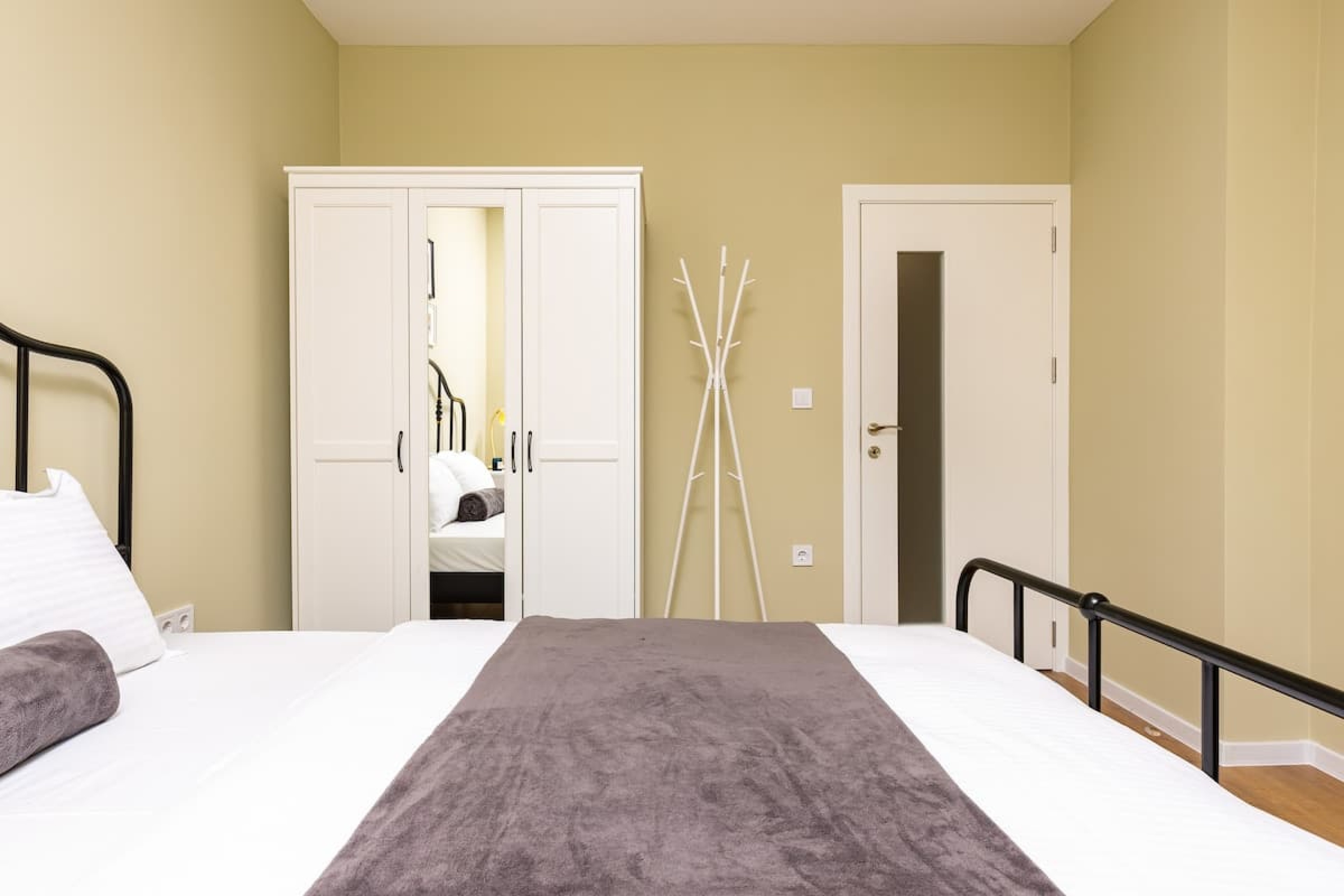 Serene Living in the Heart of Plovdiv - Photo 18